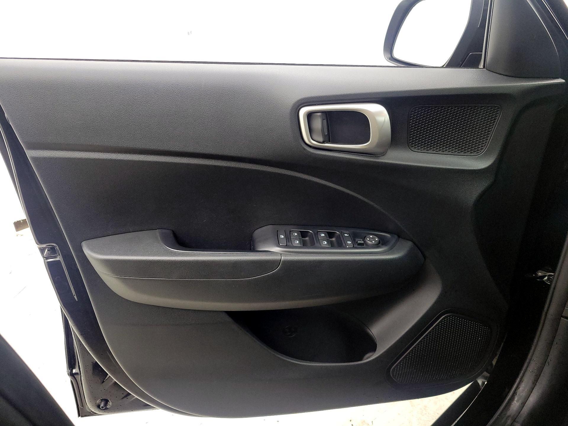 Thumbnail: 2023 Hyundai Venue - 12