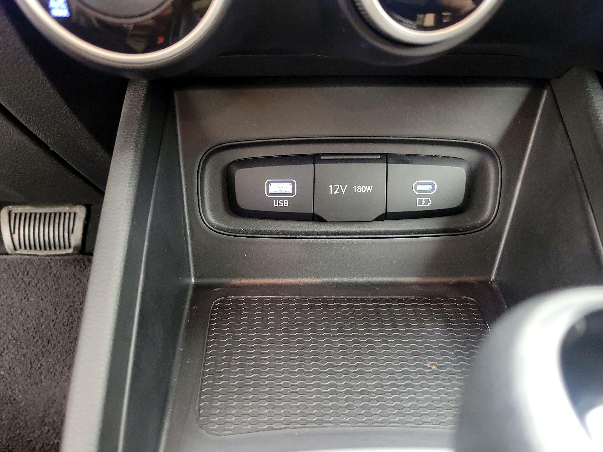 Thumbnail: 2023 Hyundai Venue - 18