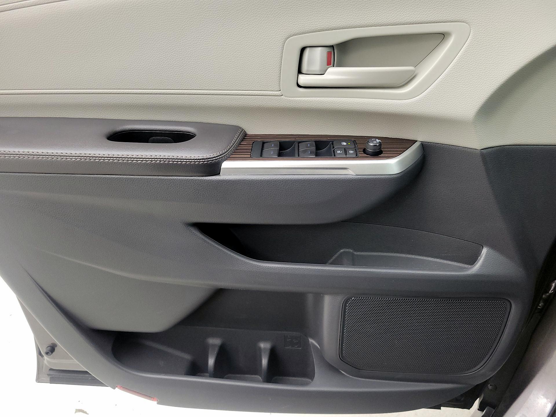 Thumbnail: 2024 Toyota Sienna - 12