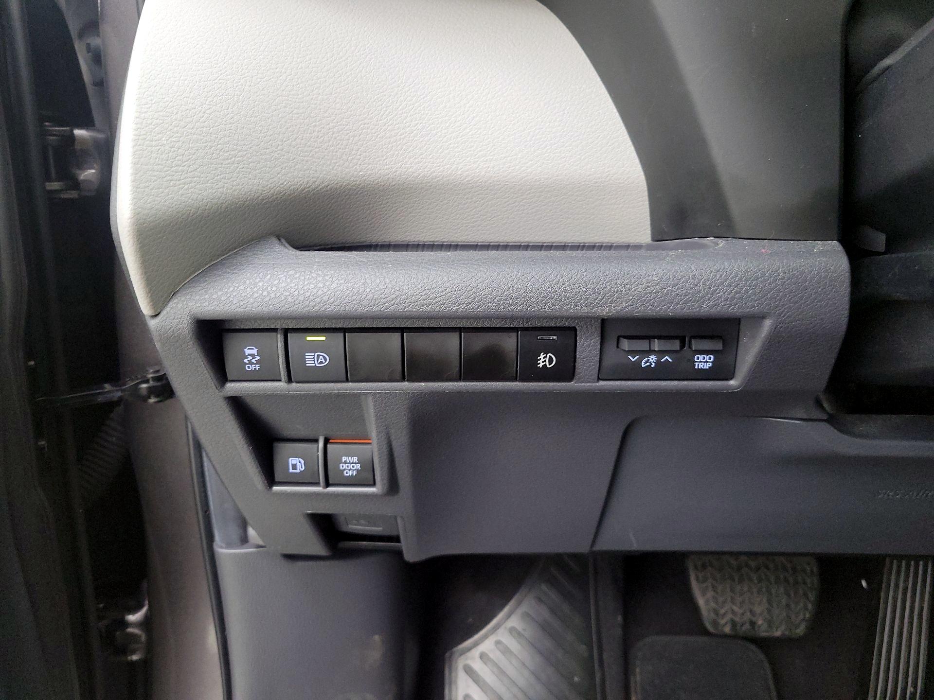 Thumbnail: 2024 Toyota Sienna - 13