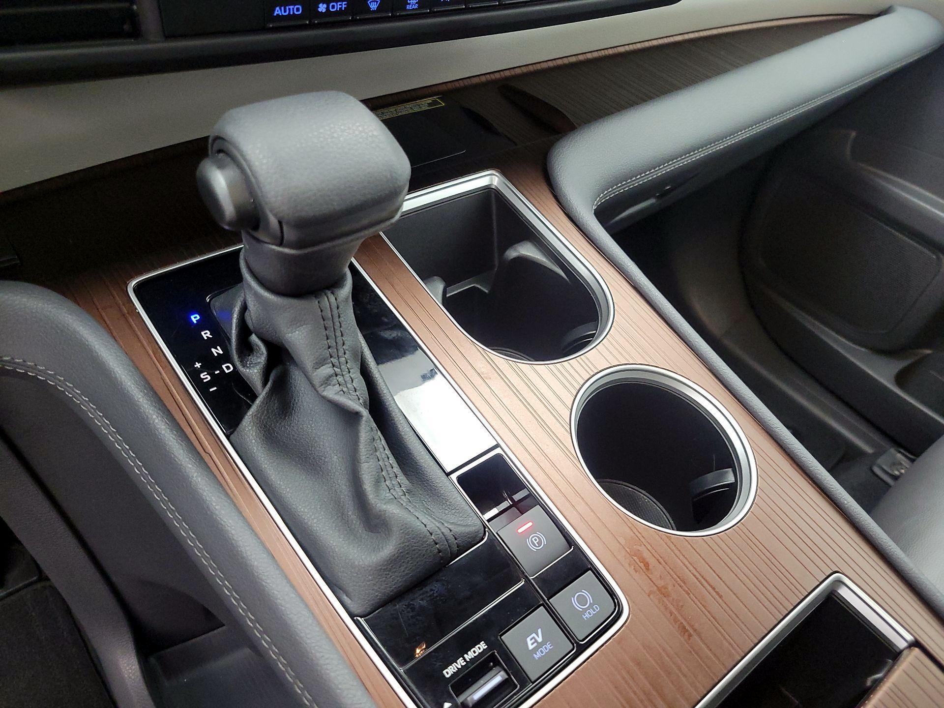 Thumbnail: 2024 Toyota Sienna - 17