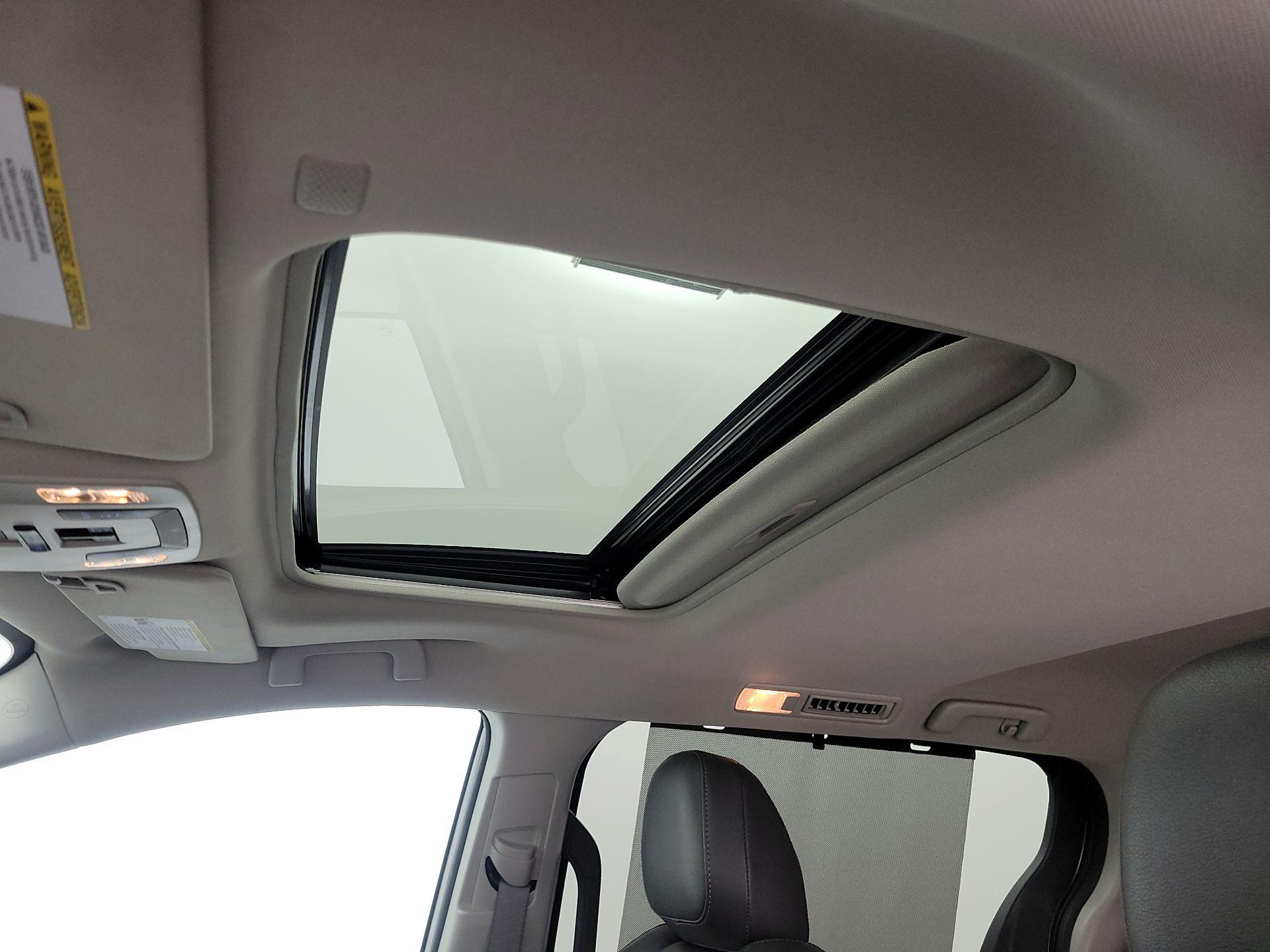 Thumbnail: 2024 Toyota Sienna - 18