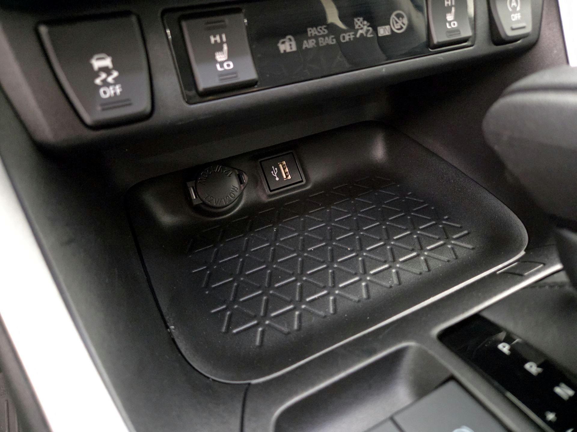 Thumbnail: 2024 Toyota RAV4 - 18