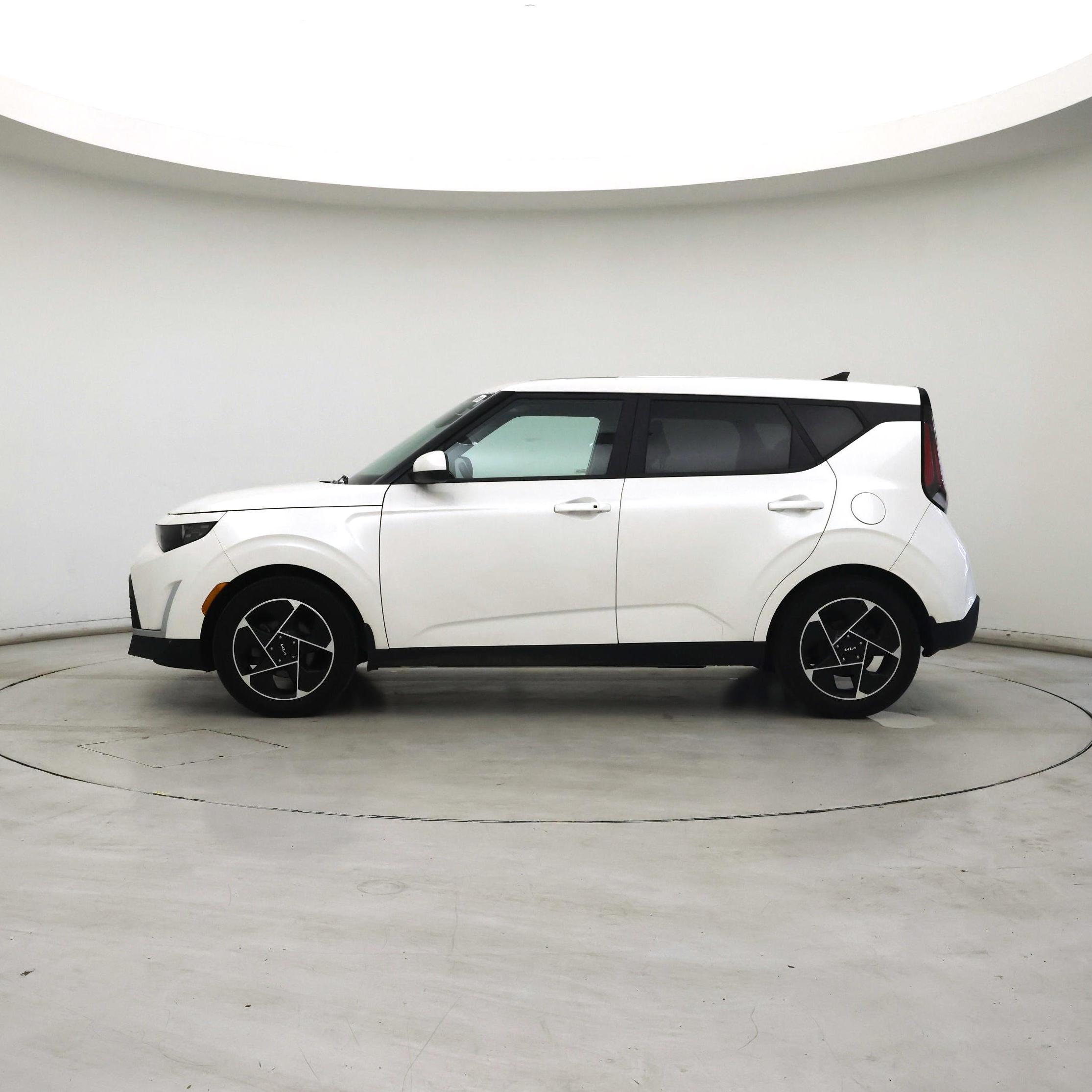Thumbnail: 2023 Kia Soul - 3