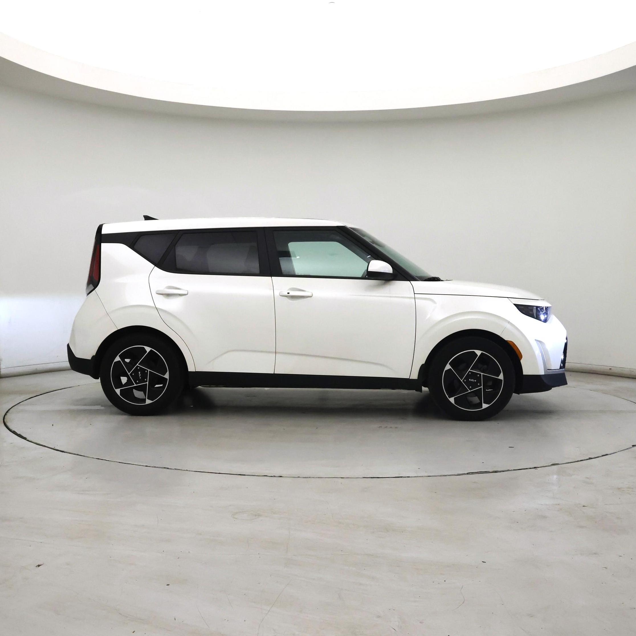 Thumbnail: 2023 Kia Soul - 7