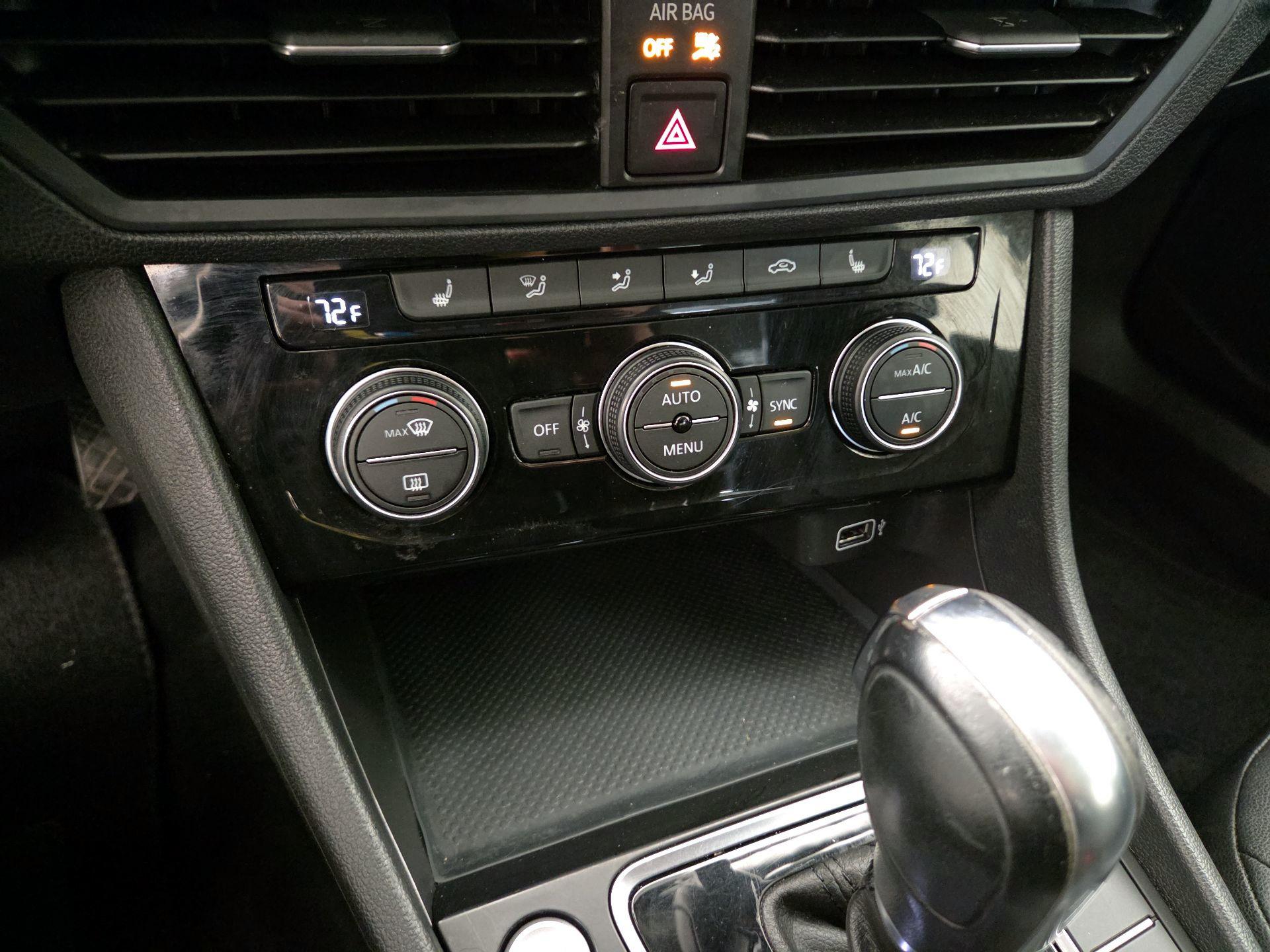 Thumbnail: 2019 Volkswagen Jetta - 16