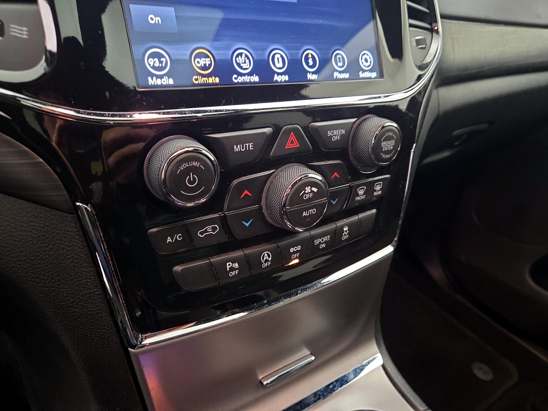 Thumbnail: 2021 Jeep Grand Cherokee - 16