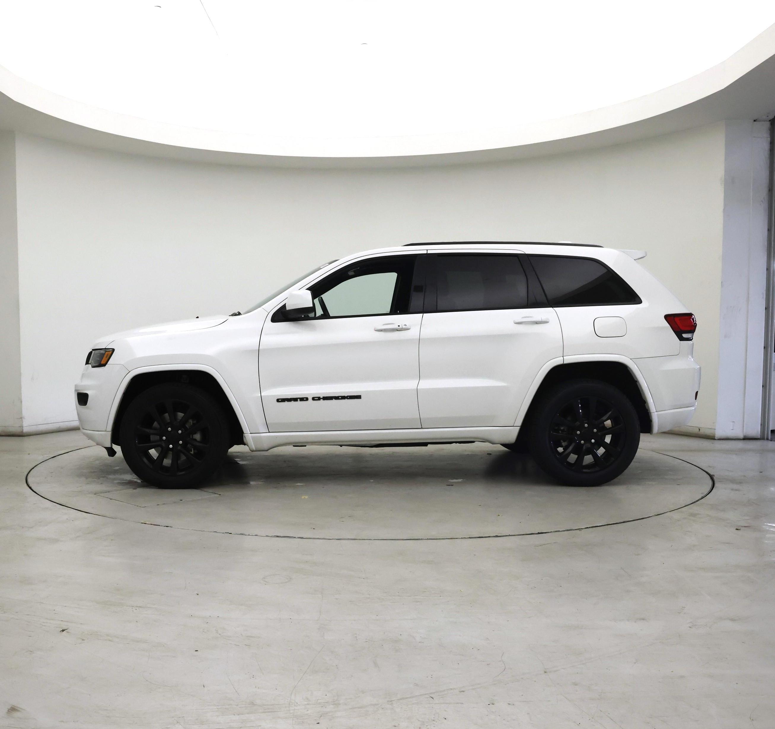 Thumbnail: 2021 Jeep Grand Cherokee - 3