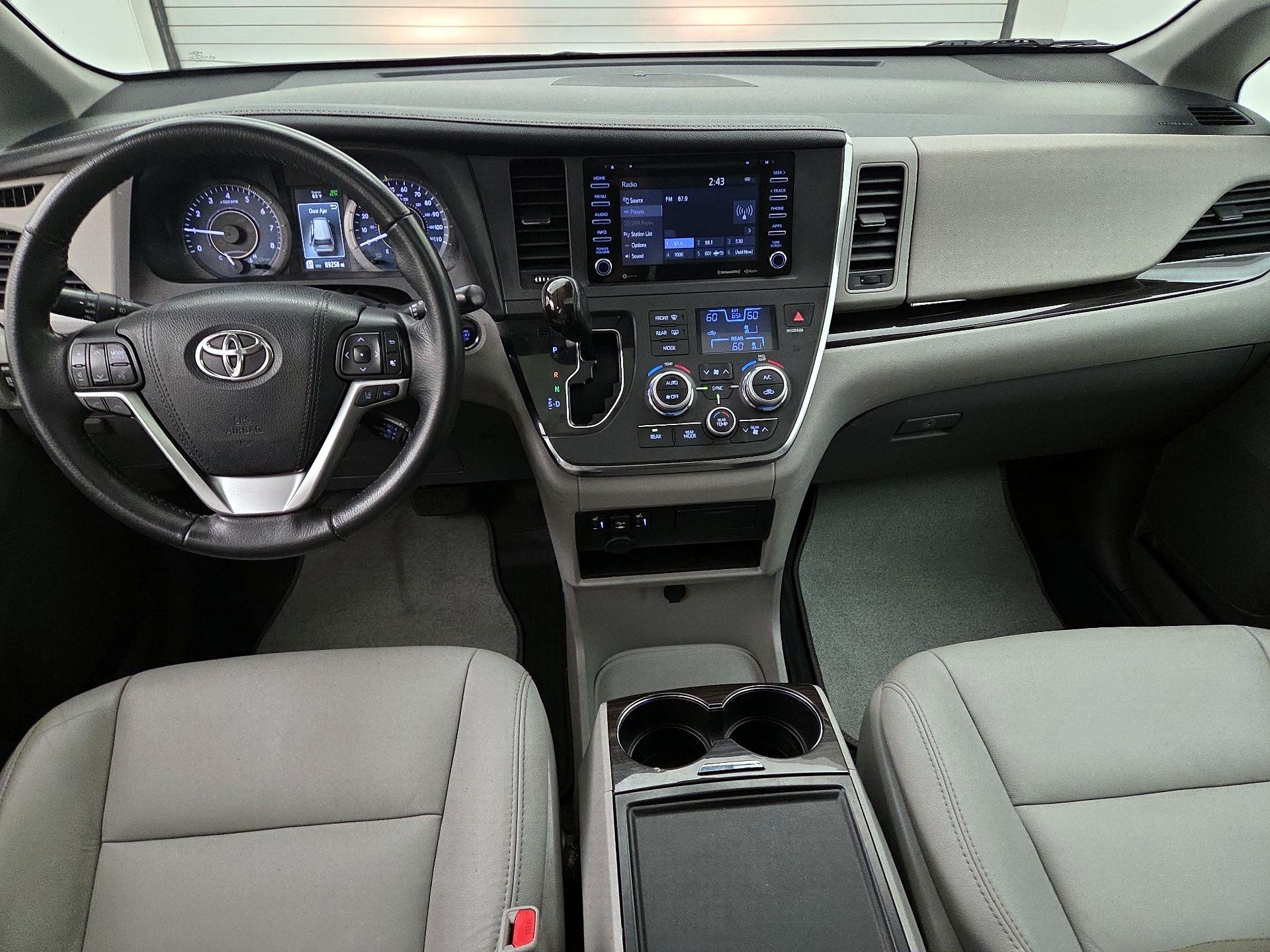 Thumbnail: 2018 Toyota Sienna - 9