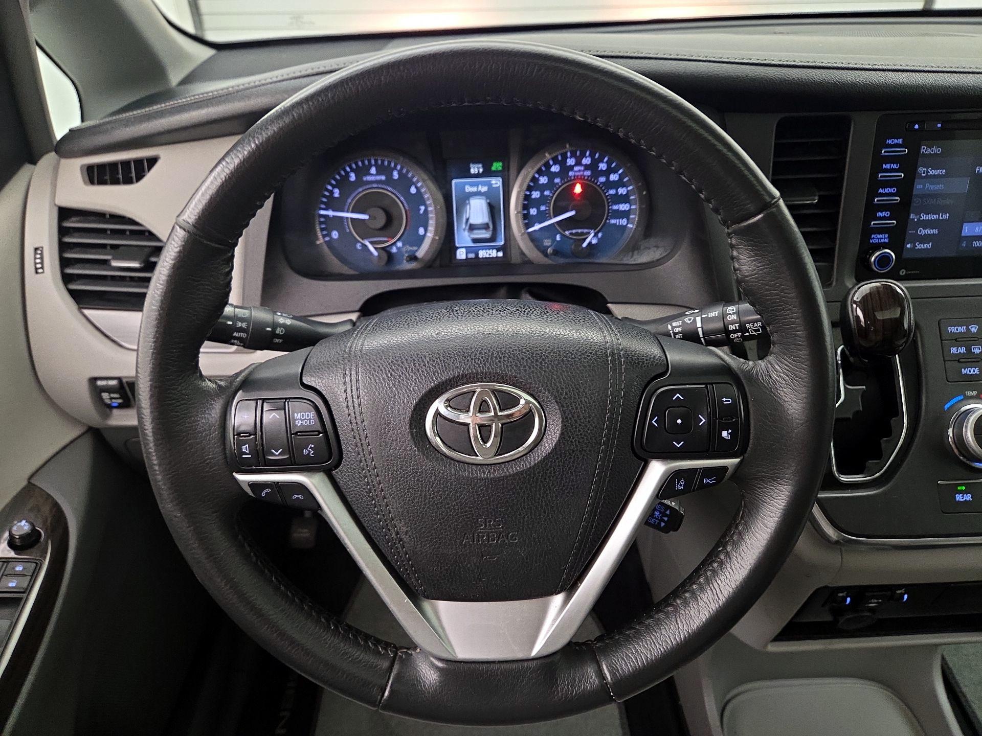 Thumbnail: 2018 Toyota Sienna - 10