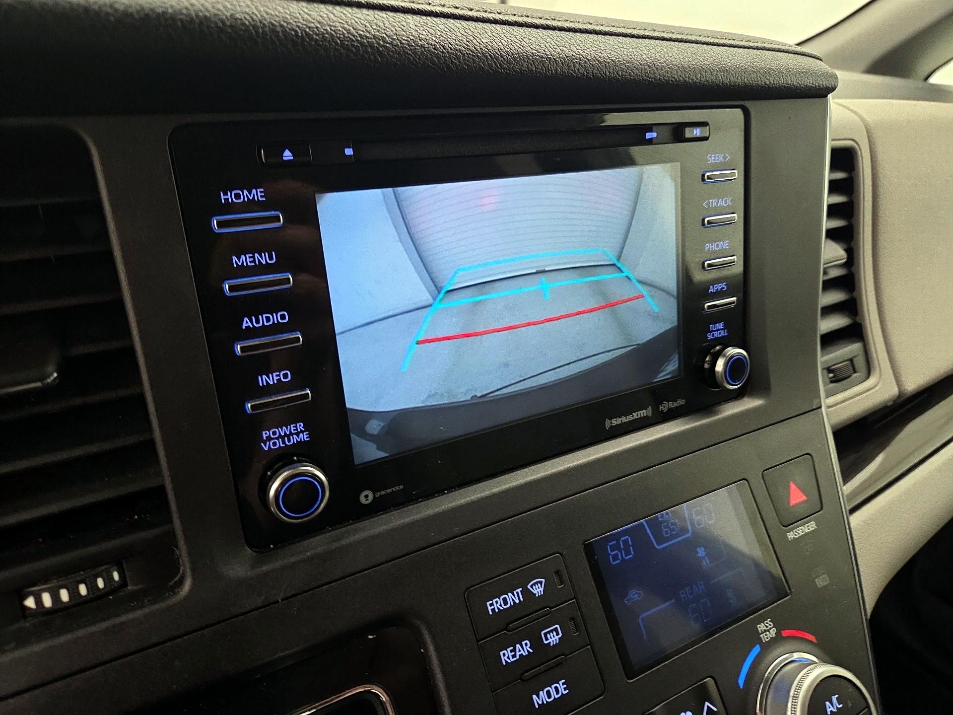 Thumbnail: 2018 Toyota Sienna - 14