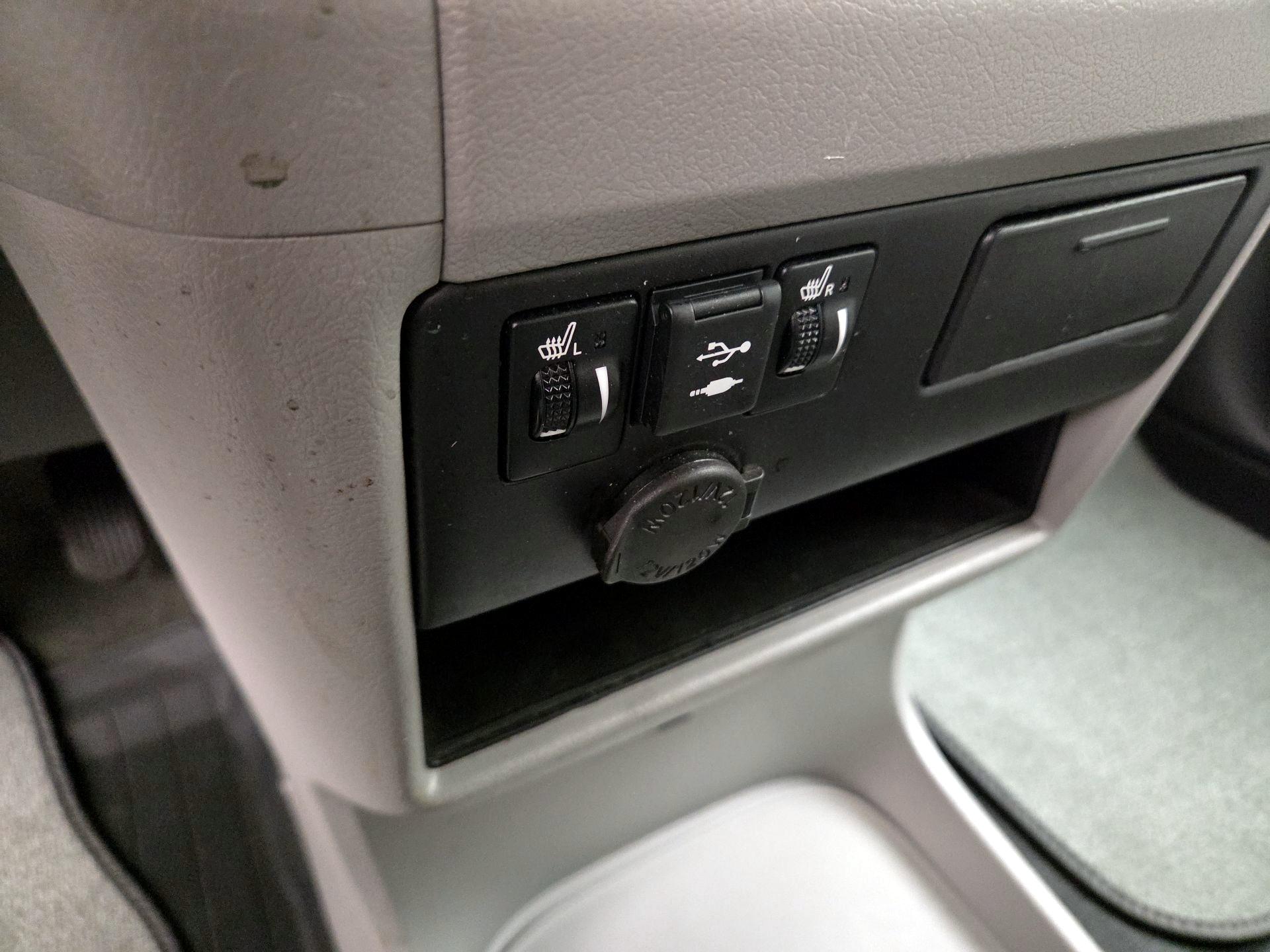 Thumbnail: 2018 Toyota Sienna - 18