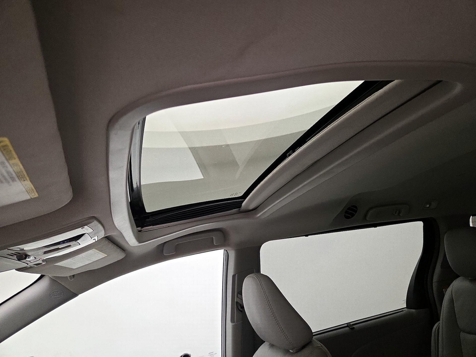 Sunroof(s) & Overhead Airbags