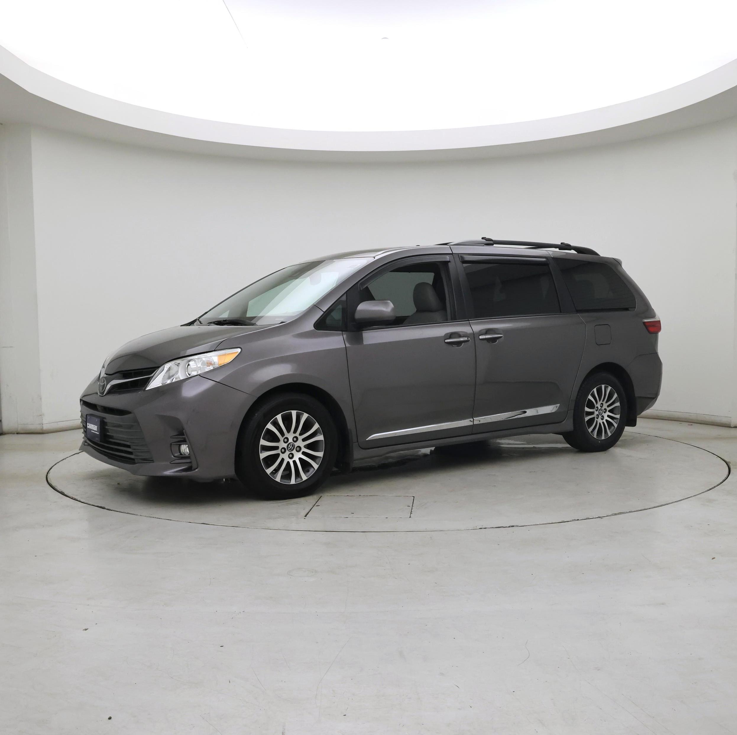 Thumbnail: 2018 Toyota Sienna - 3