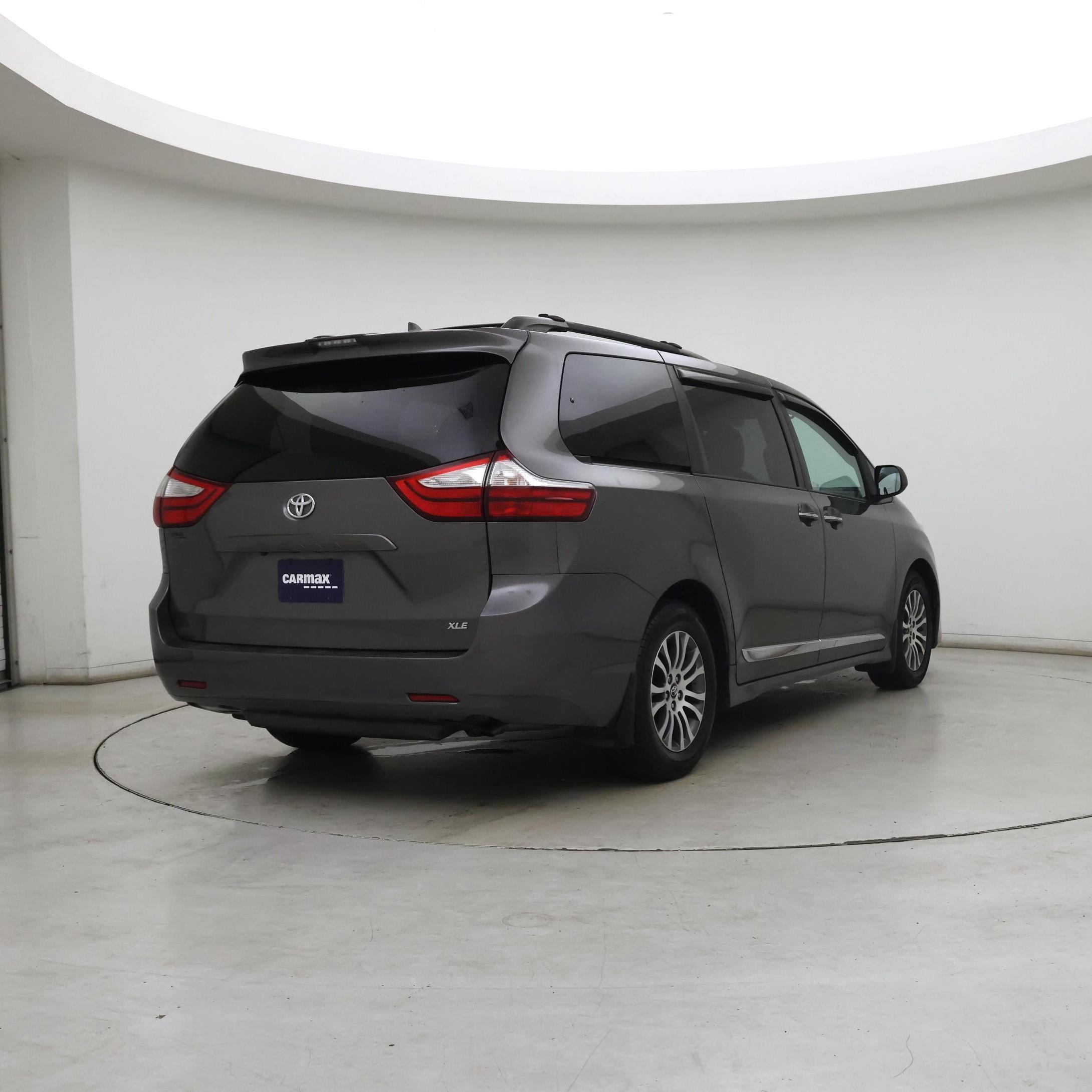 Thumbnail: 2018 Toyota Sienna - 7