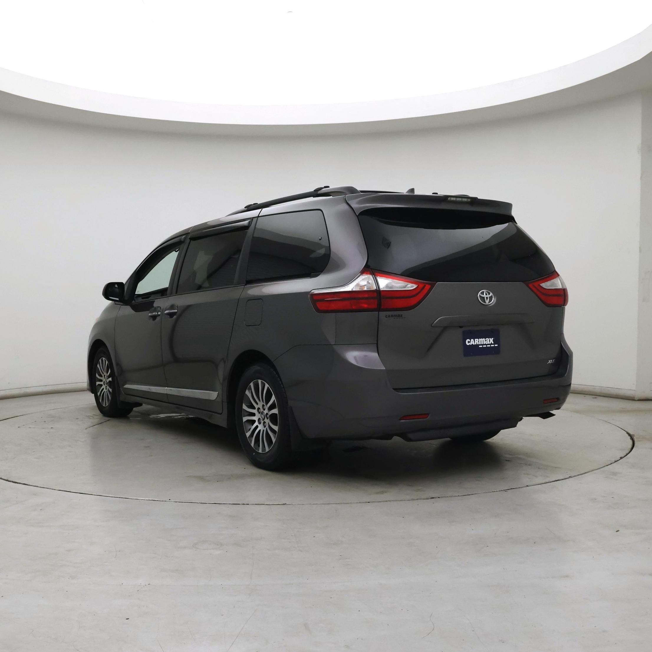 Thumbnail: 2018 Toyota Sienna - 8