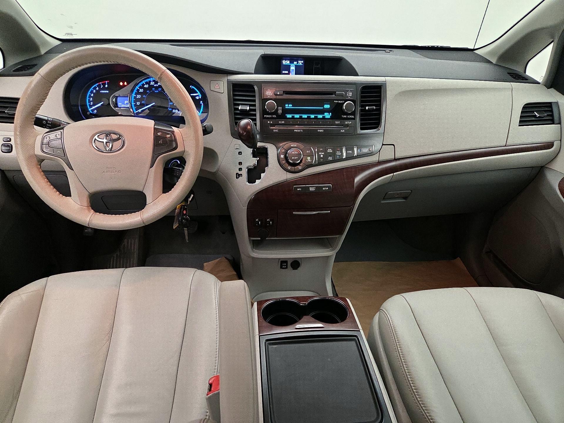Thumbnail: 2014 Toyota Sienna - 9
