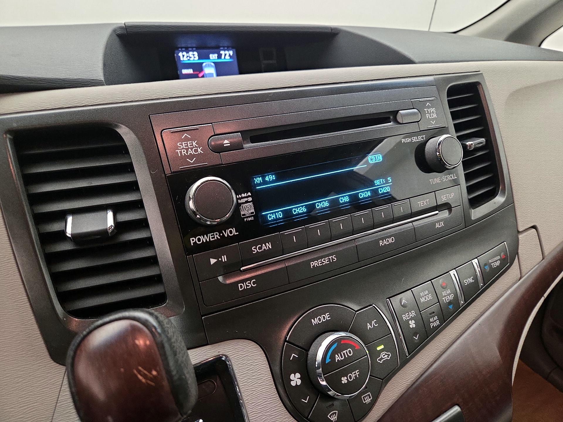 Thumbnail: 2014 Toyota Sienna - 15