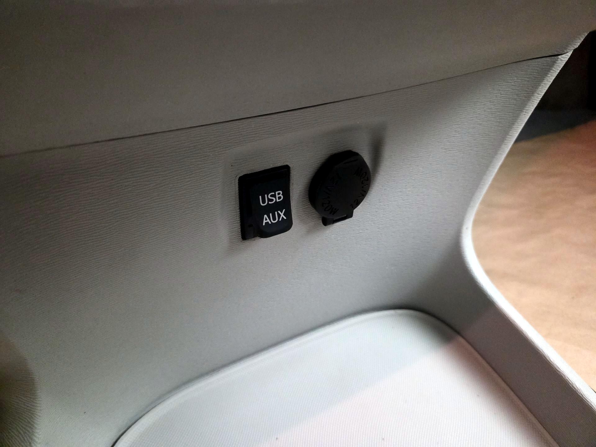 Thumbnail: 2014 Toyota Sienna - 18