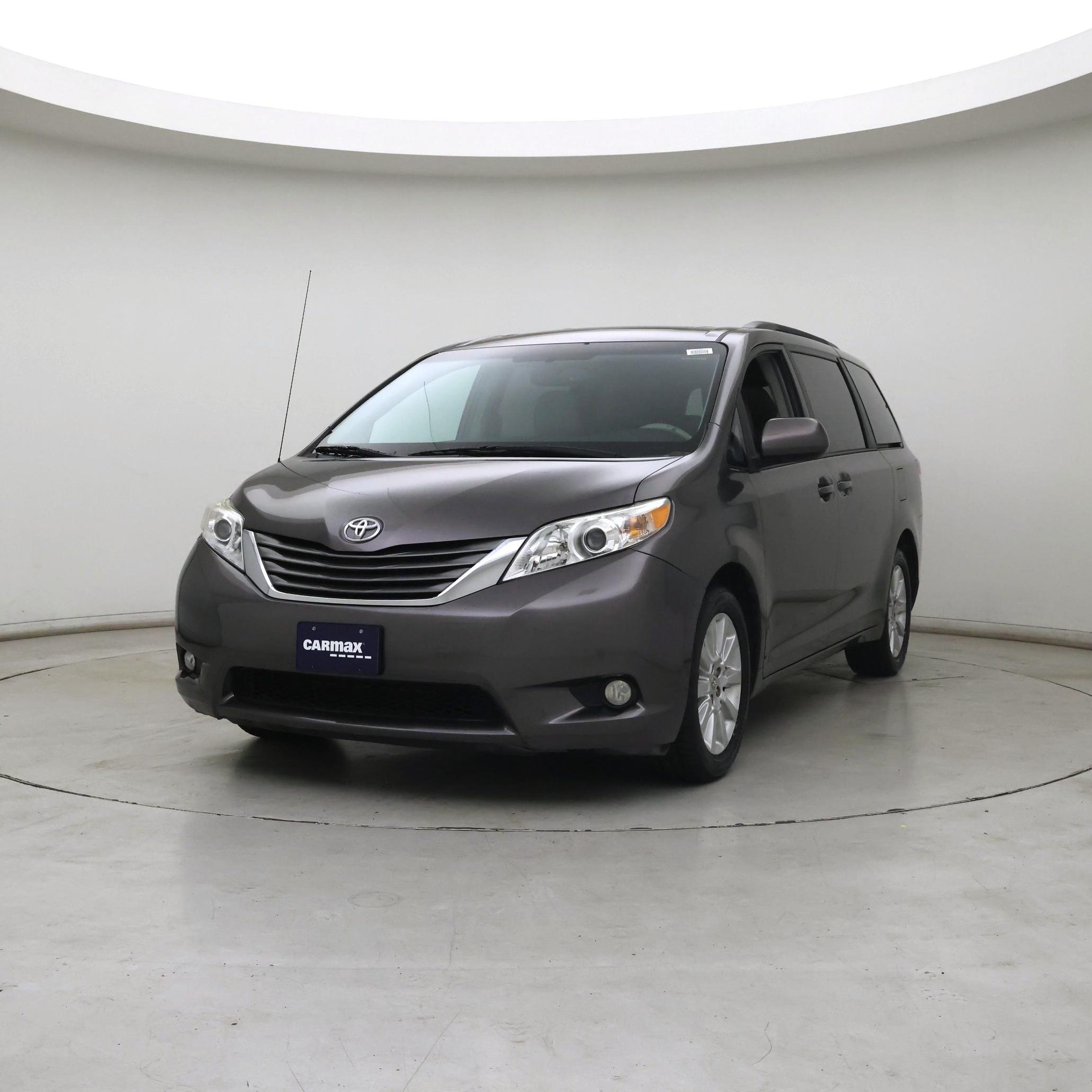 Thumbnail: 2014 Toyota Sienna - 4