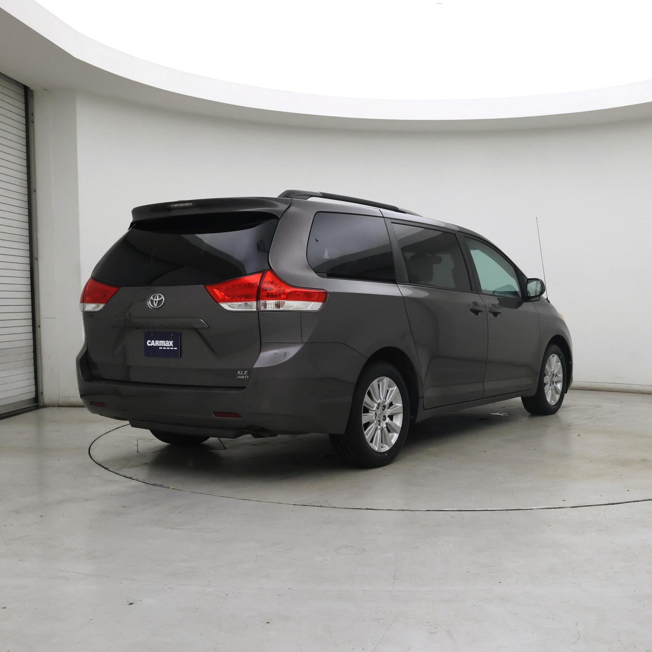 Thumbnail: 2014 Toyota Sienna - 8