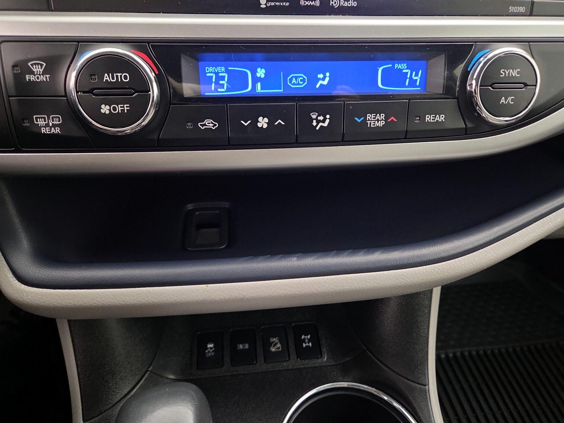 Thumbnail: 2019 Toyota Highlander - 17