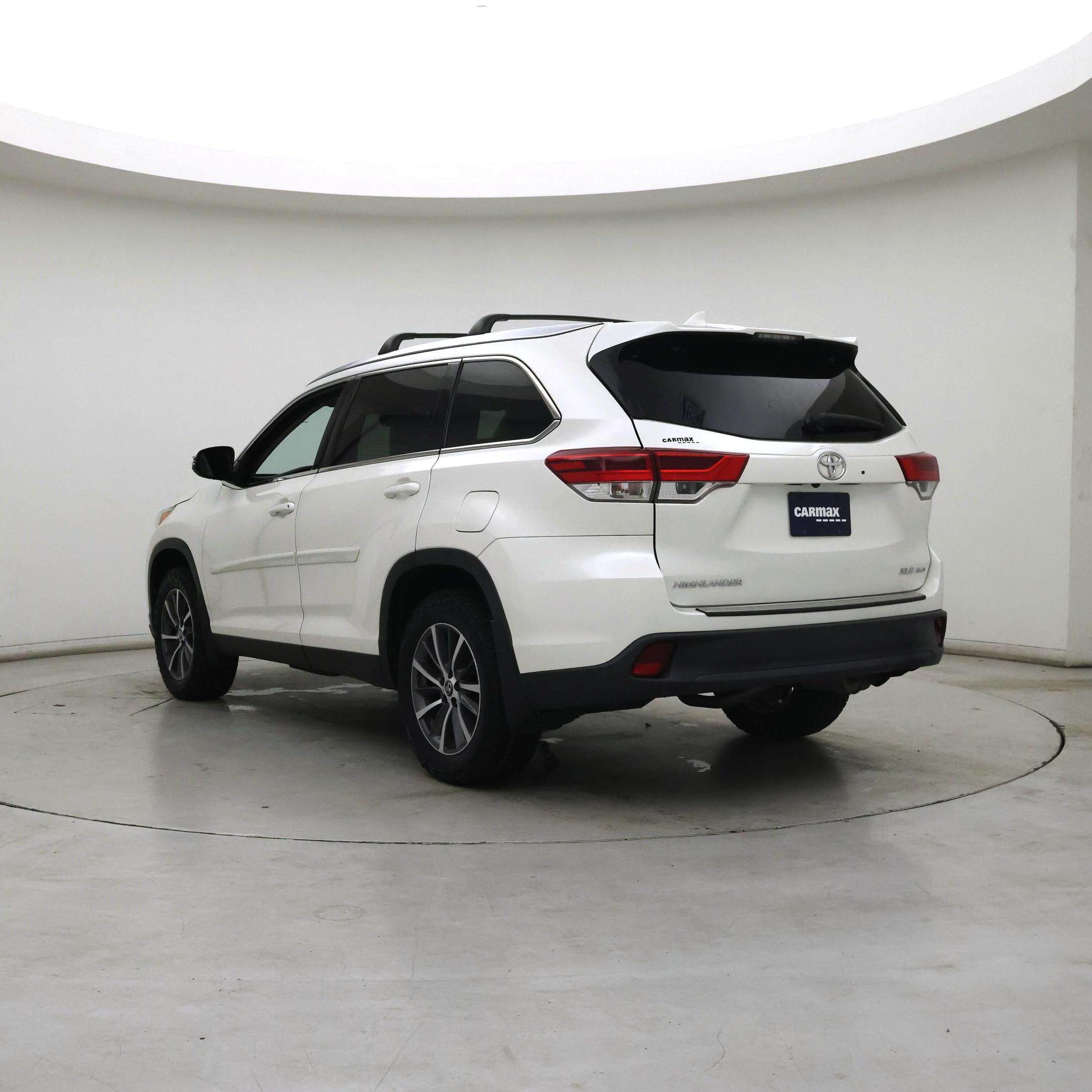Thumbnail: 2019 Toyota Highlander - 2