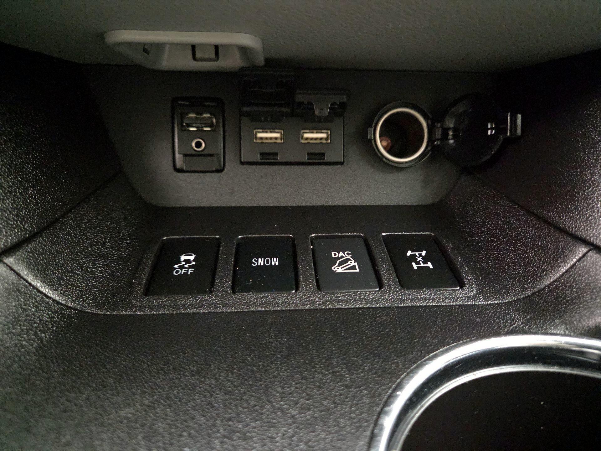 Thumbnail: 2019 Toyota Highlander - 19