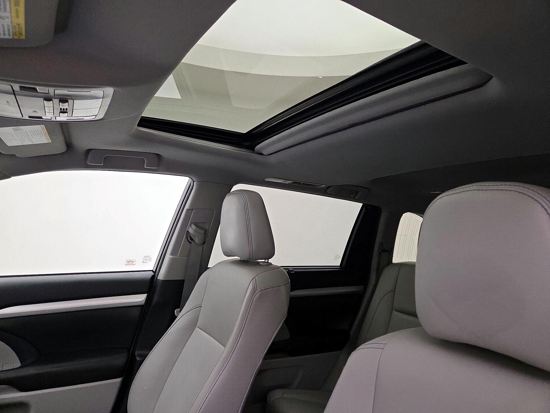 Thumbnail: 2019 Toyota Highlander - 20