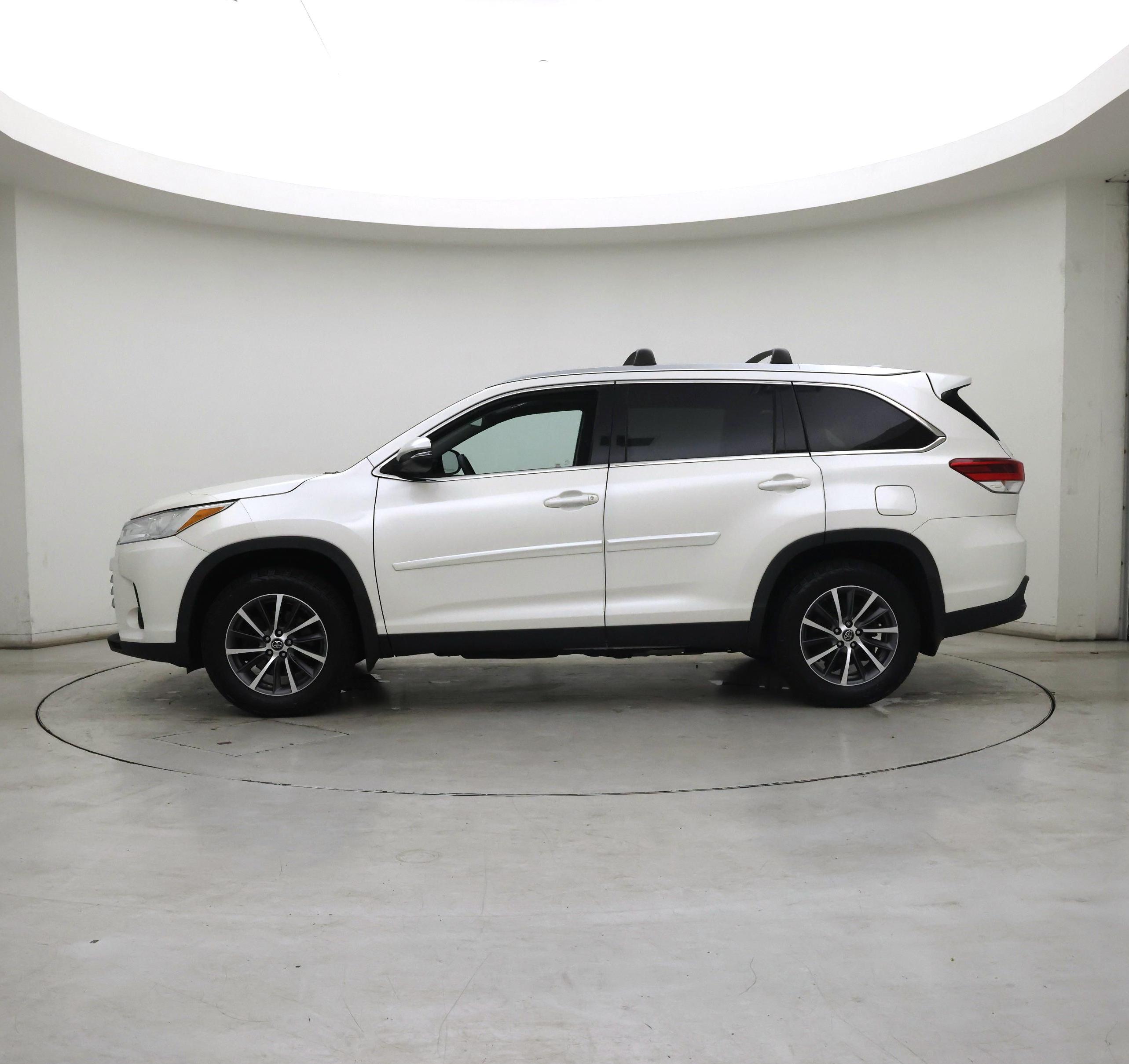 Thumbnail: 2019 Toyota Highlander - 3
