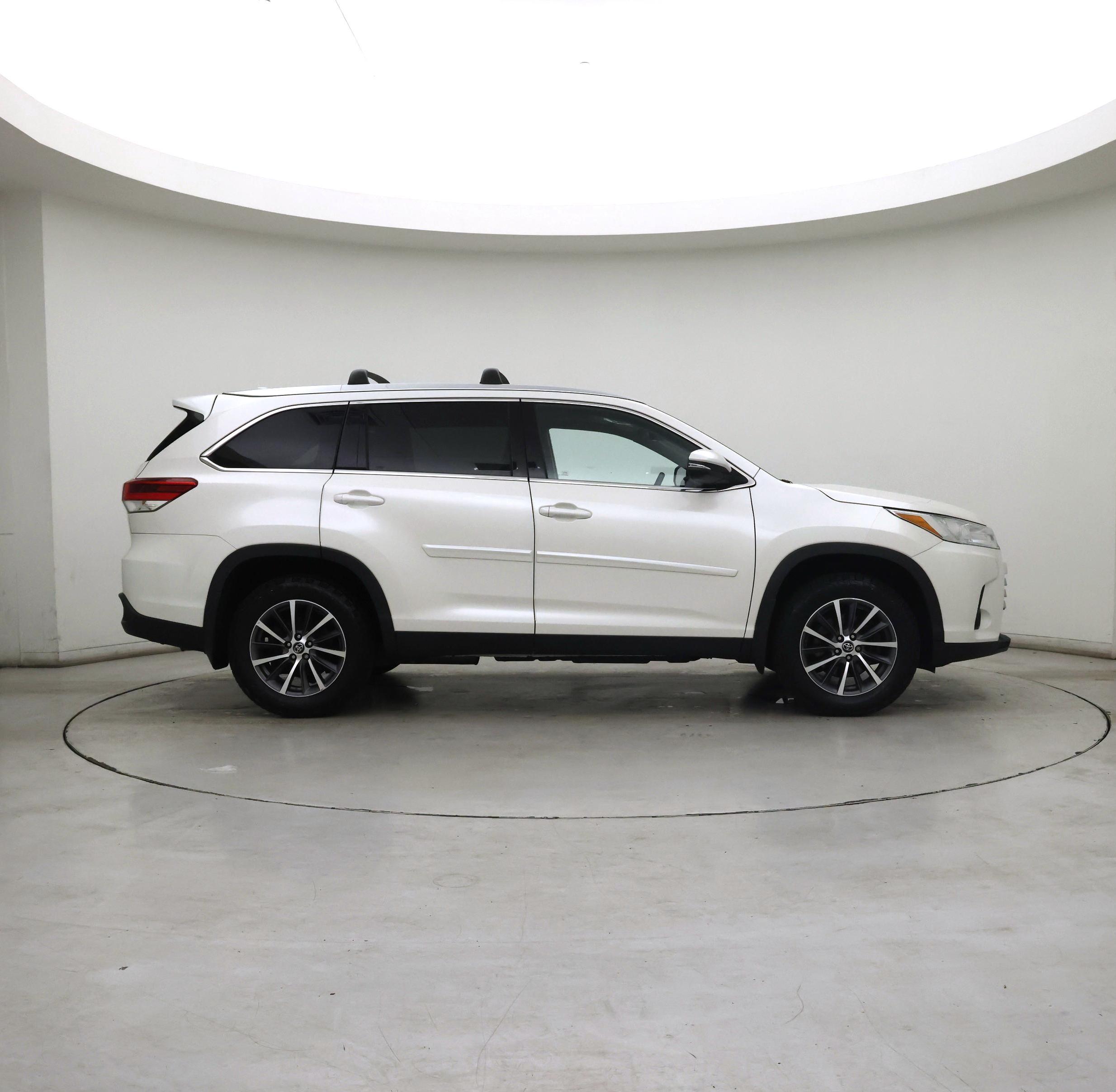 Thumbnail: 2019 Toyota Highlander - 7
