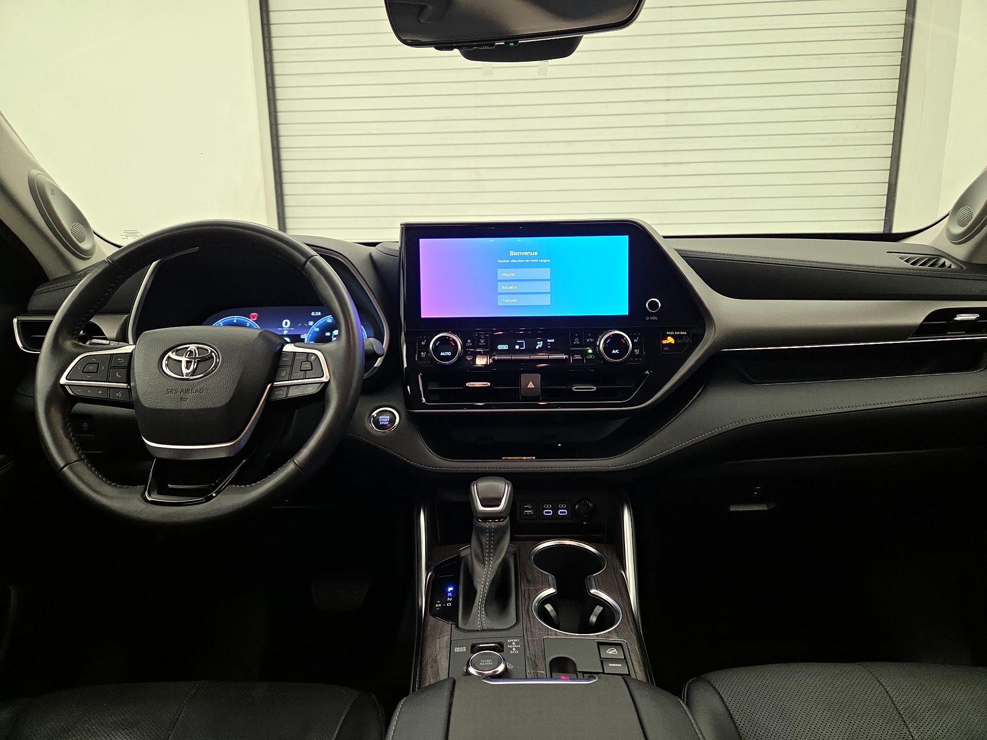 Thumbnail: 2023 Toyota Highlander - 9