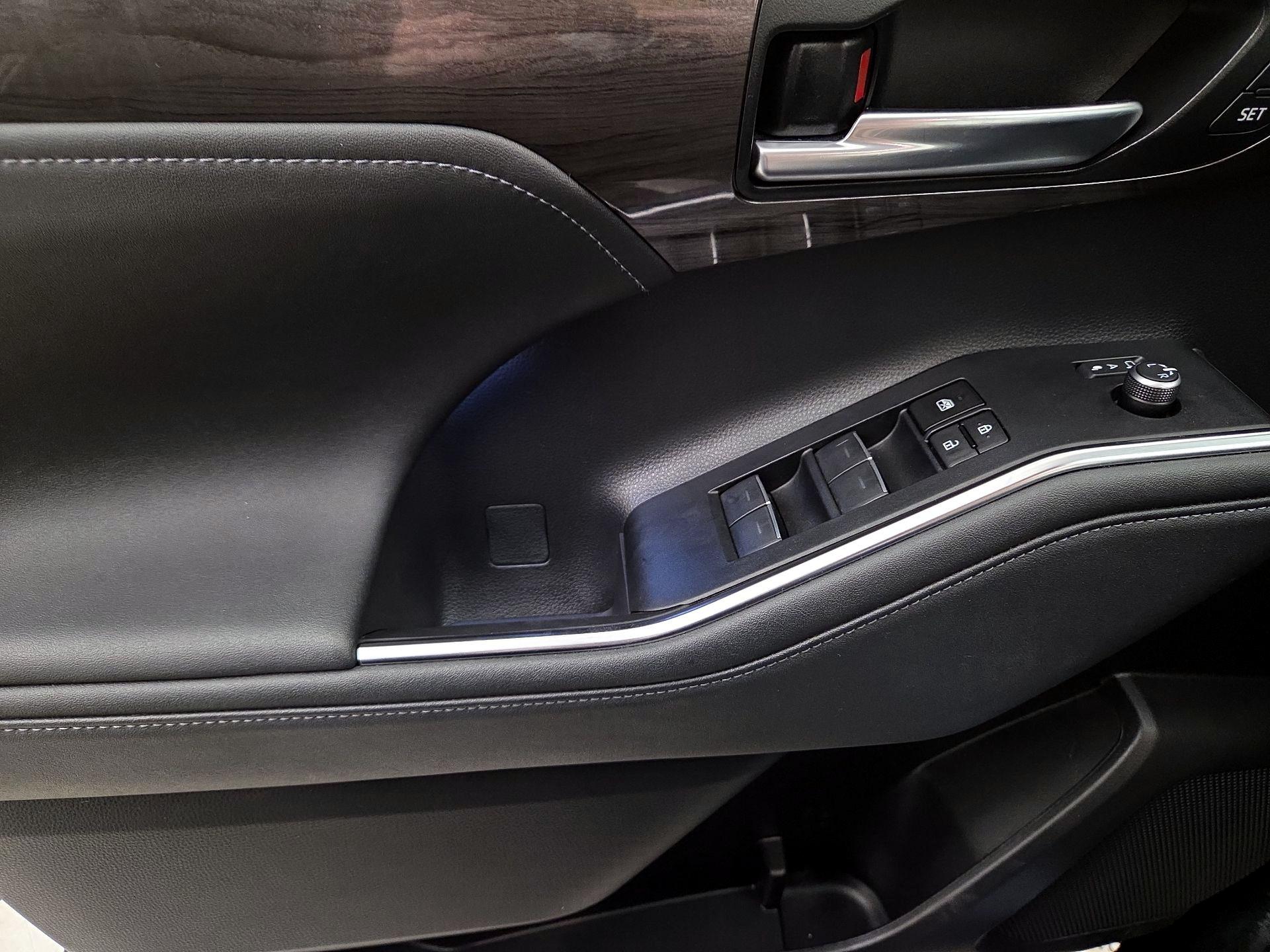 Thumbnail: 2023 Toyota Highlander - 12