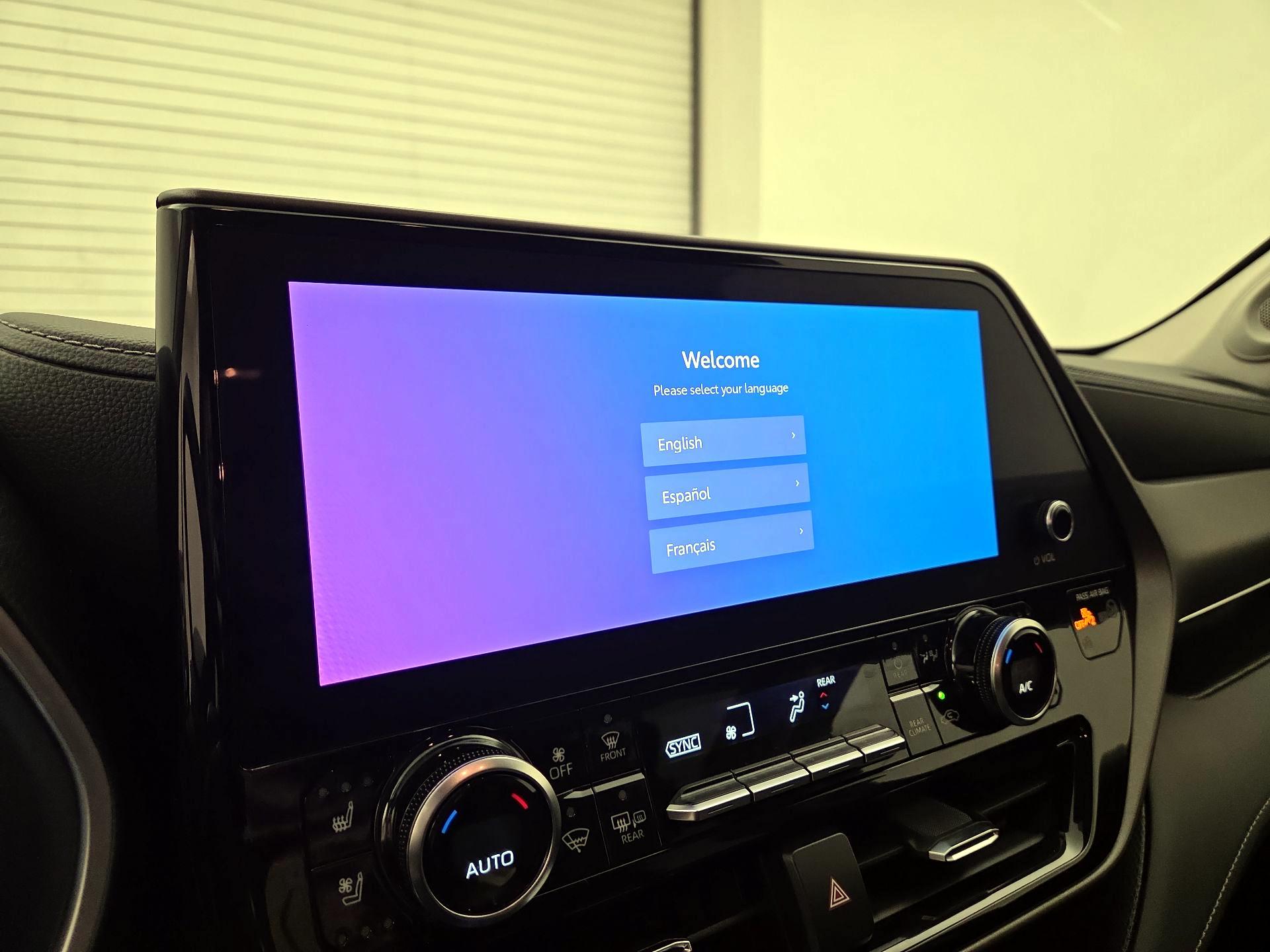 Thumbnail: 2023 Toyota Highlander - 14