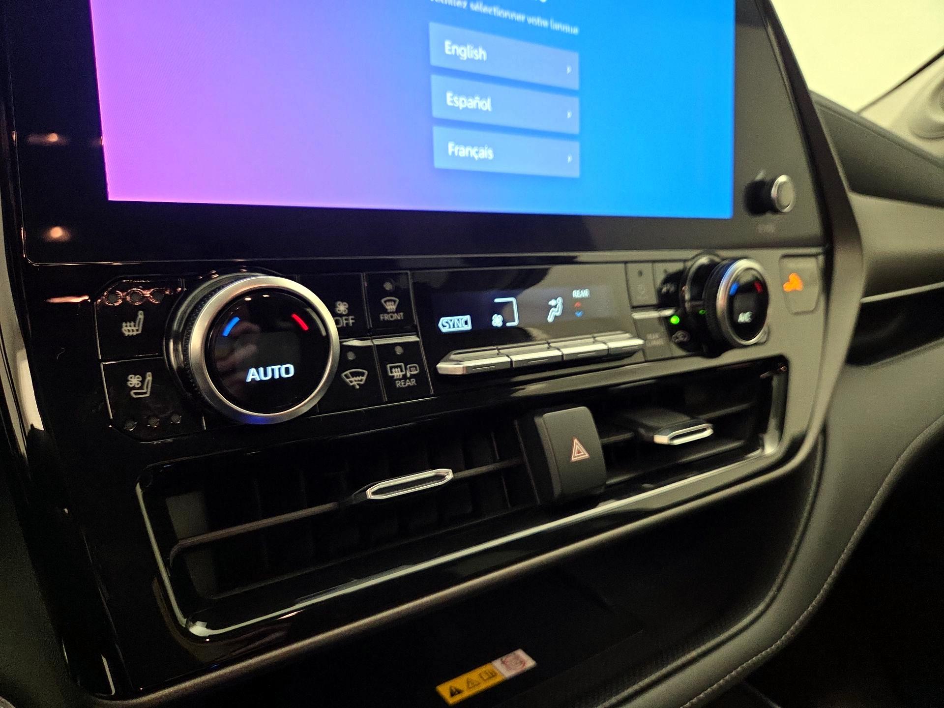 Thumbnail: 2023 Toyota Highlander - 15