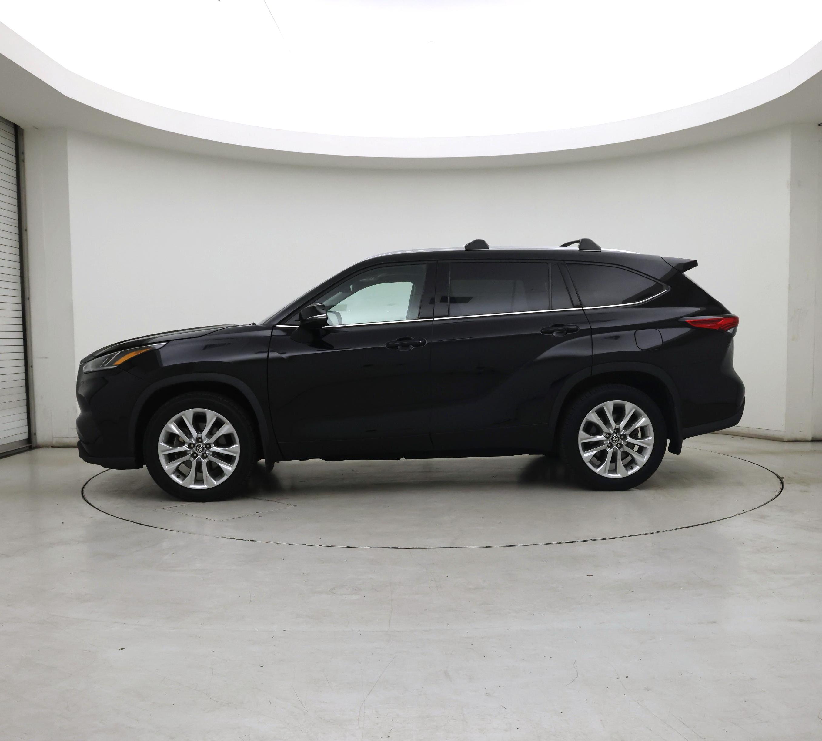 Thumbnail: 2023 Toyota Highlander - 3