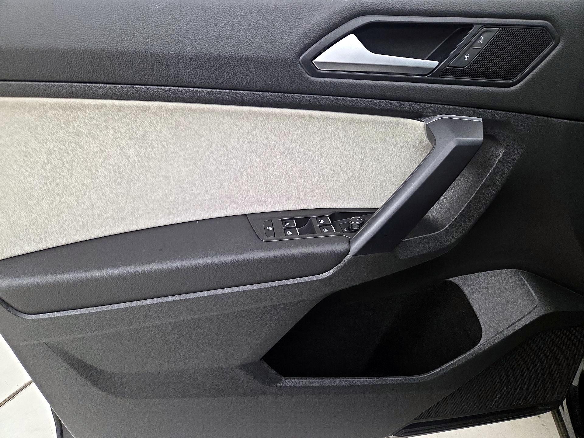 Thumbnail: 2021 Volkswagen Tiguan - 12