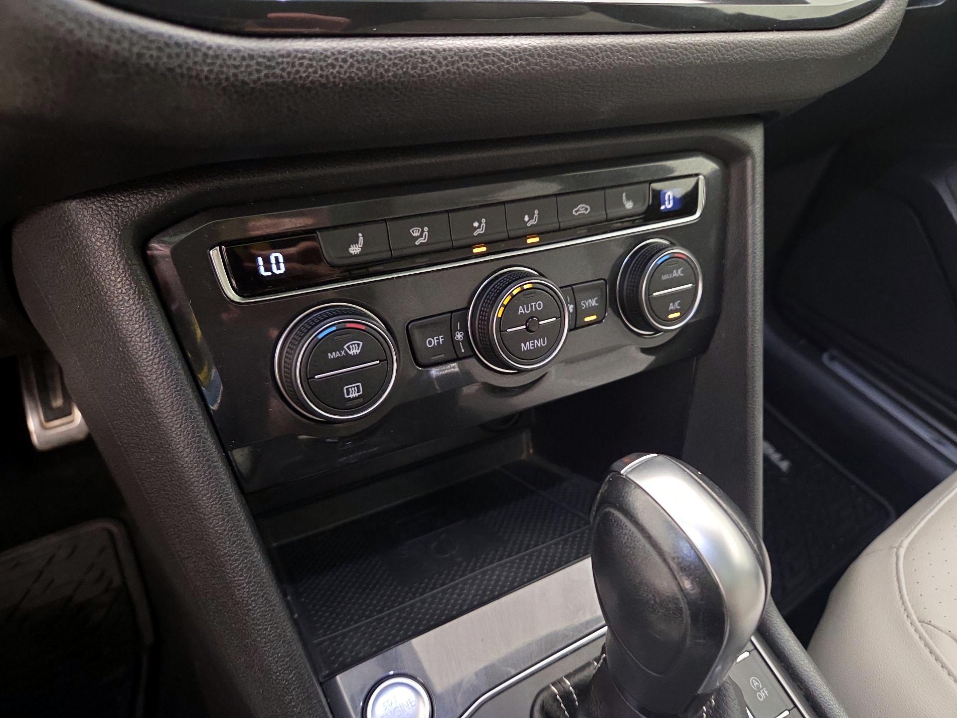 Thumbnail: 2021 Volkswagen Tiguan - 16