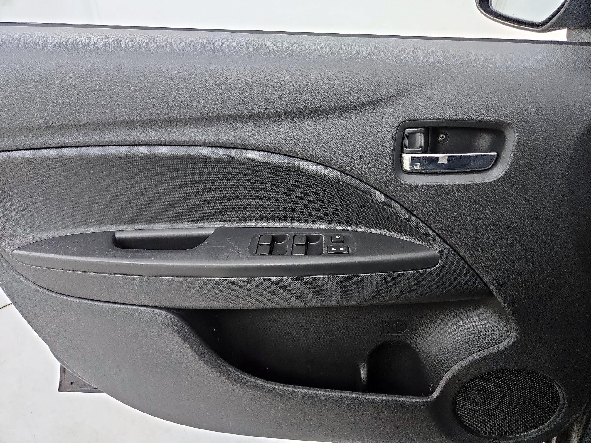 Thumbnail: 2015 Mitsubishi Mirage - 12