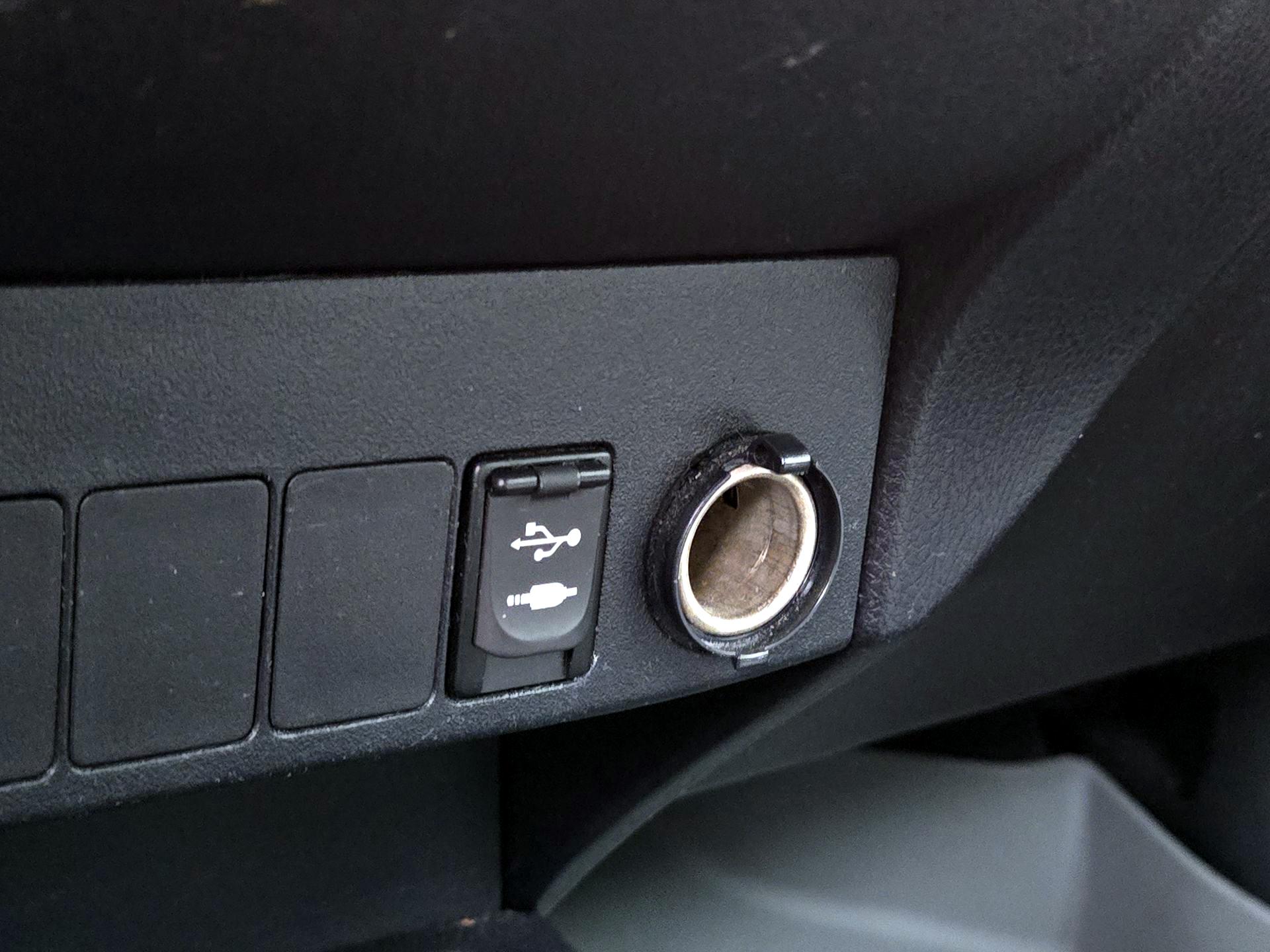 Thumbnail: 2014 Toyota RAV4 - 17