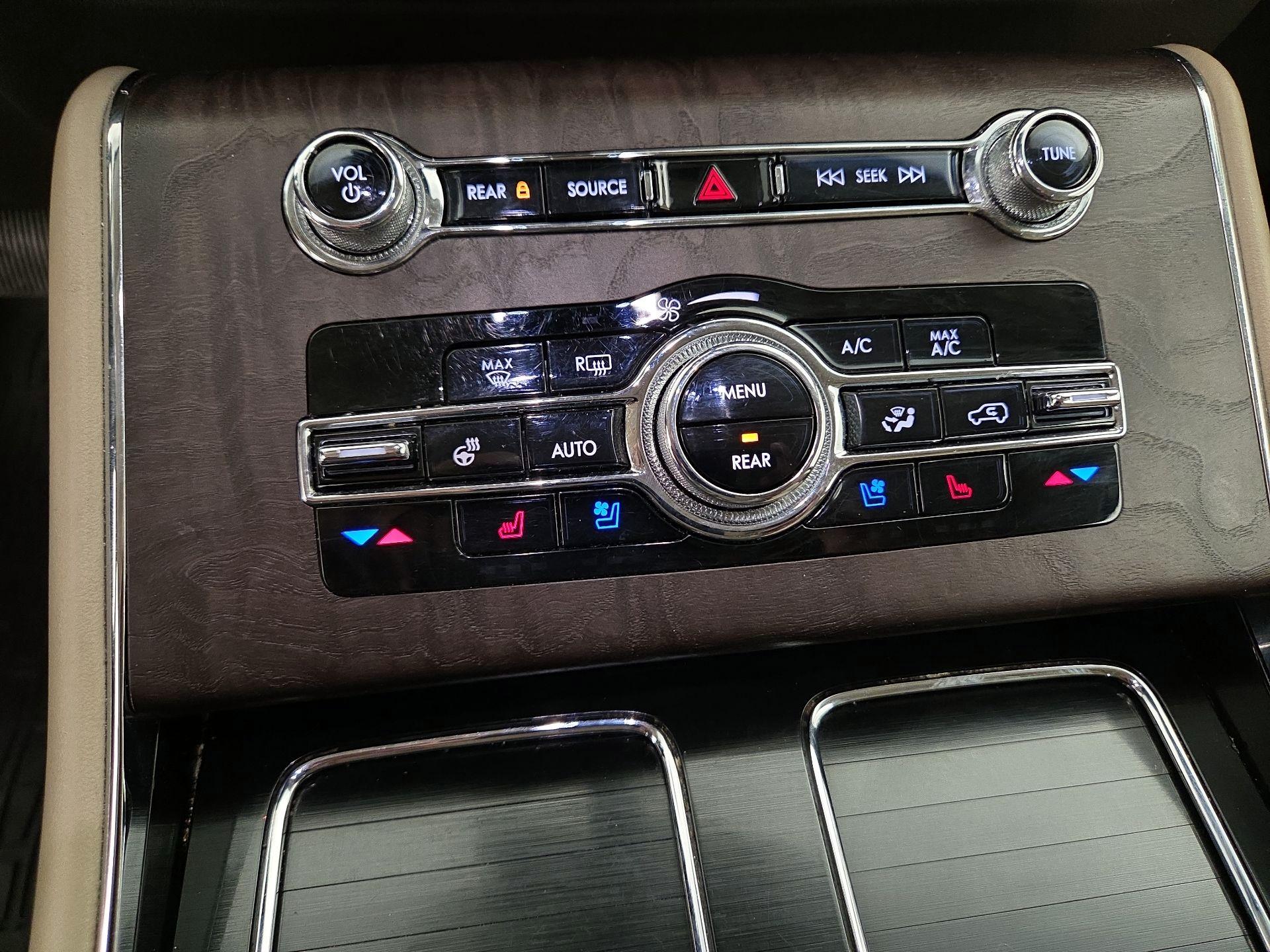 Thumbnail: 2021 Lincoln Aviator - 16