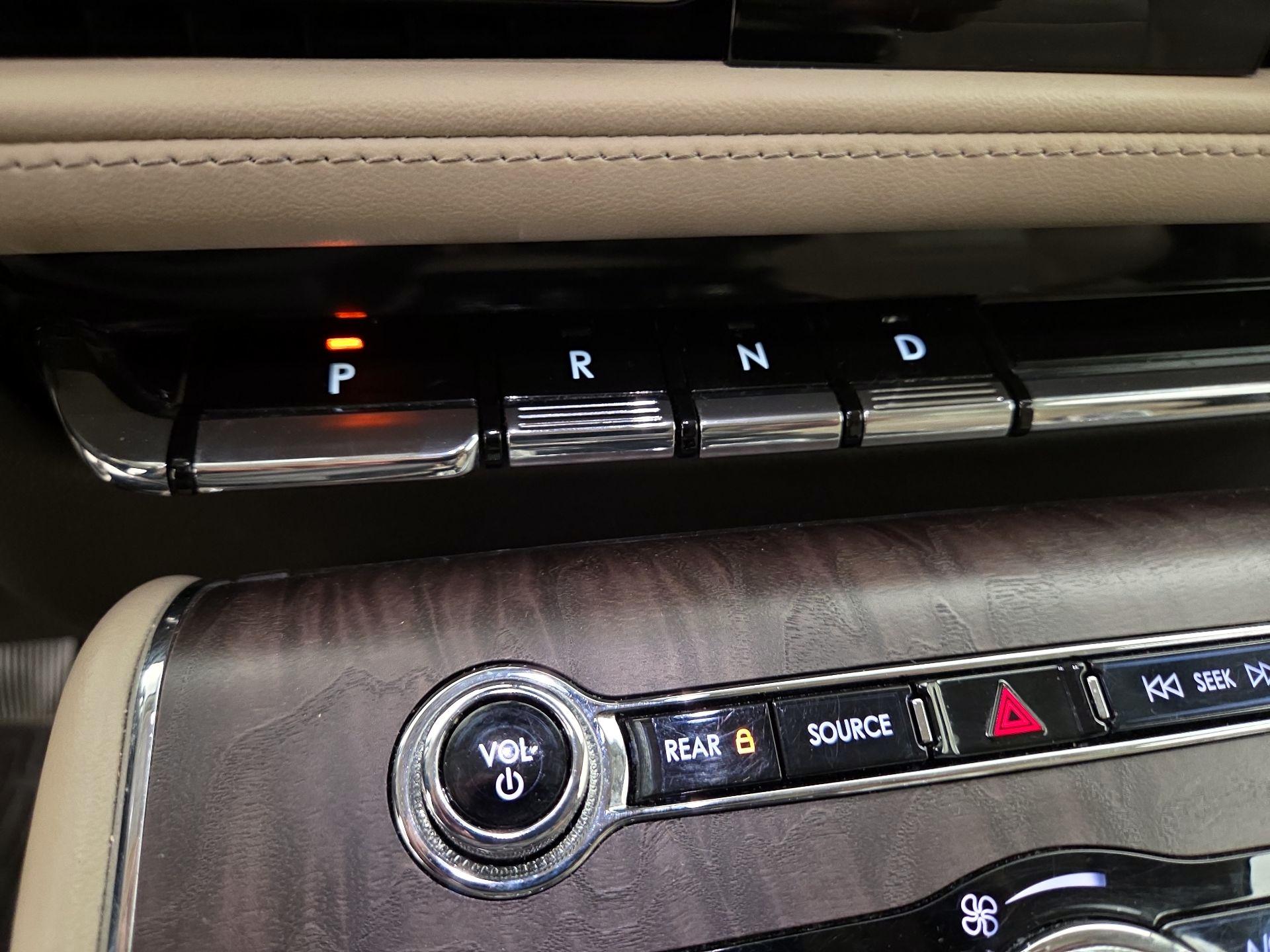 Thumbnail: 2021 Lincoln Aviator - 17