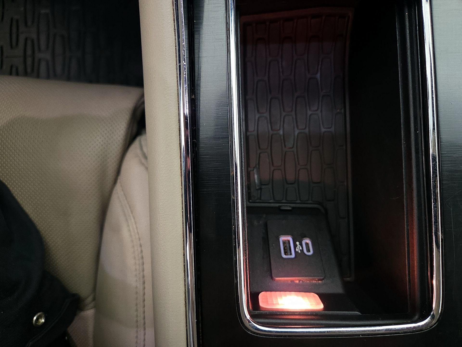 Thumbnail: 2021 Lincoln Aviator - 18