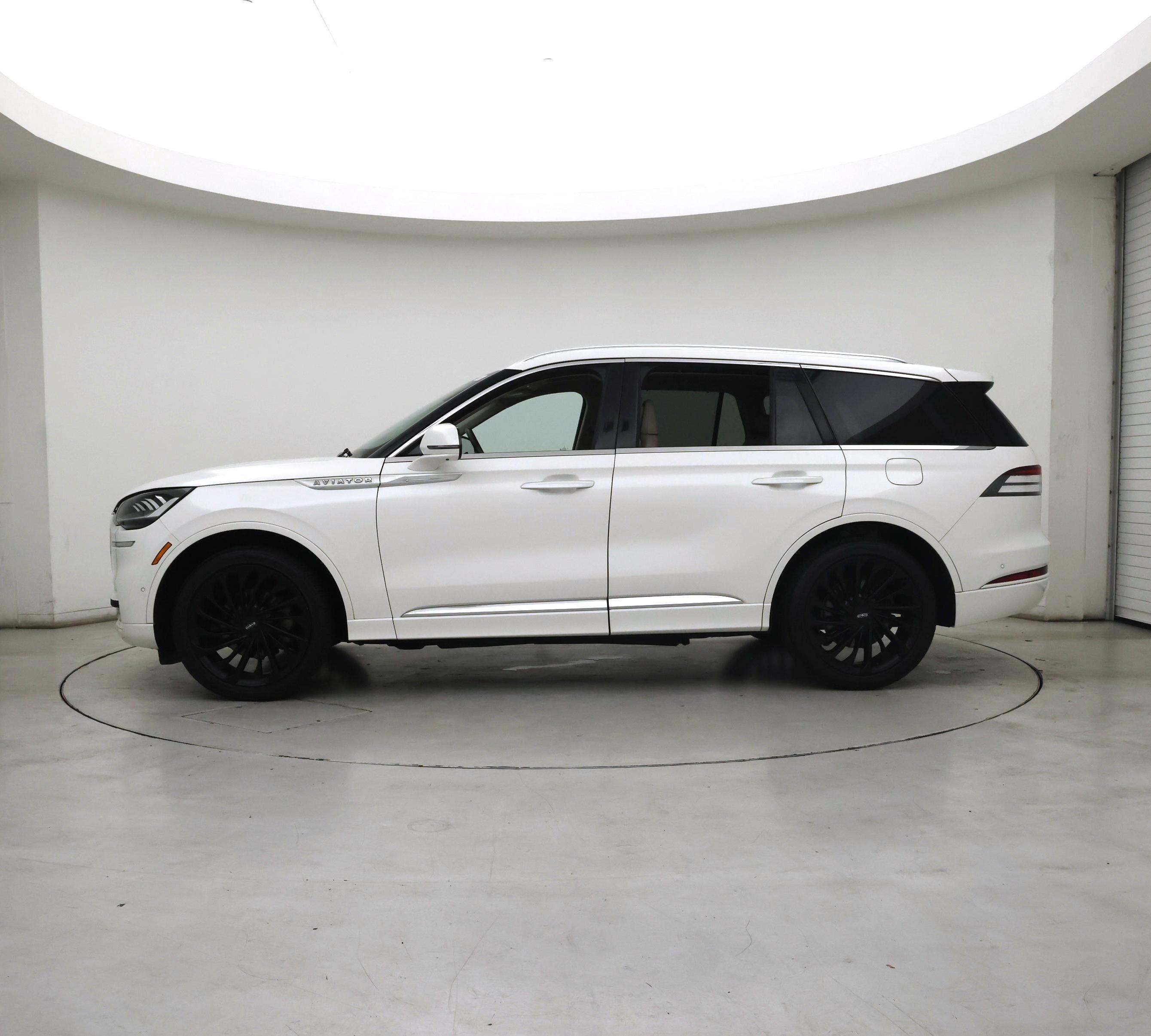 Thumbnail: 2021 Lincoln Aviator - 3