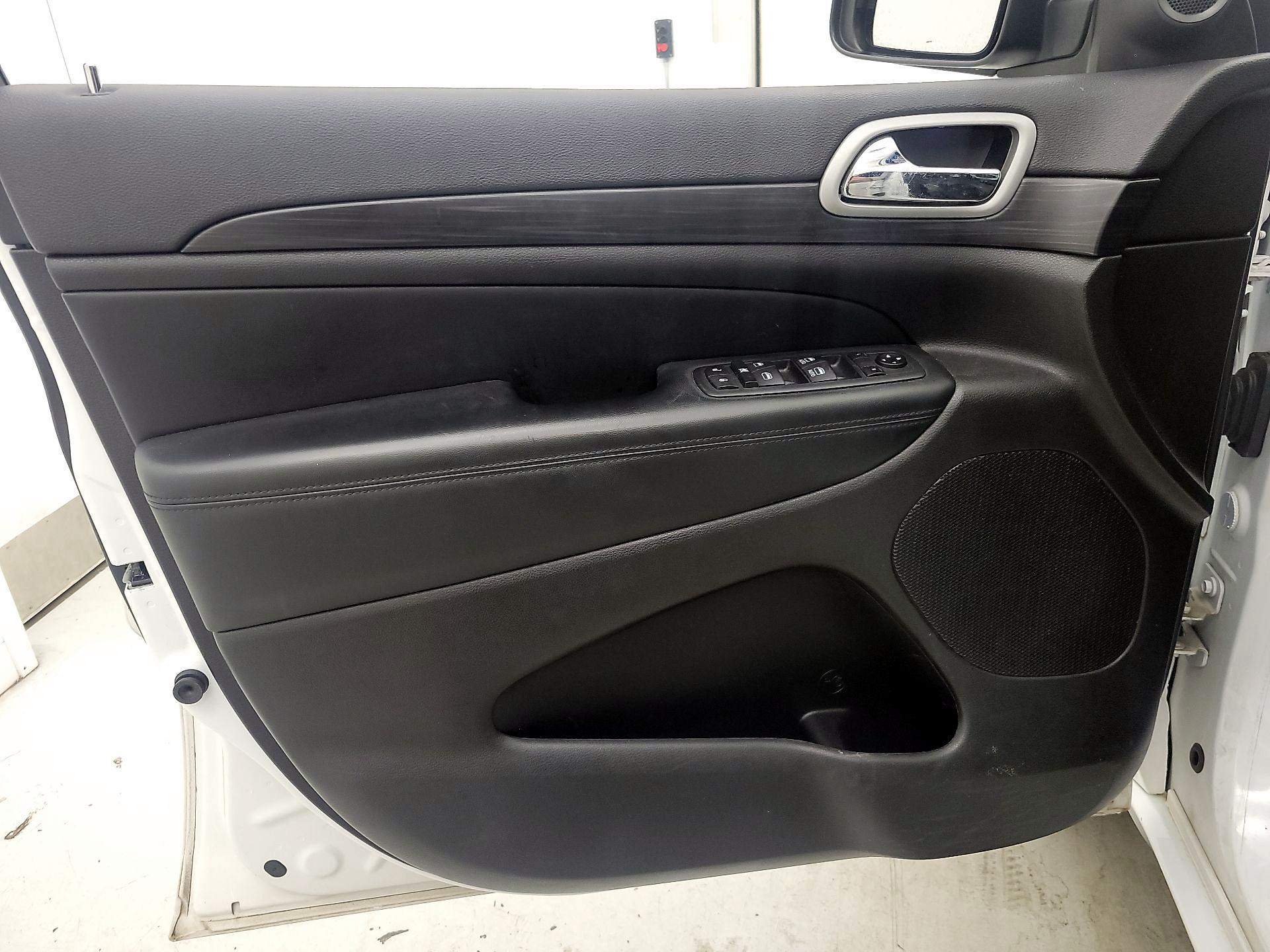 Thumbnail: 2020 Jeep Grand Cherokee - 12