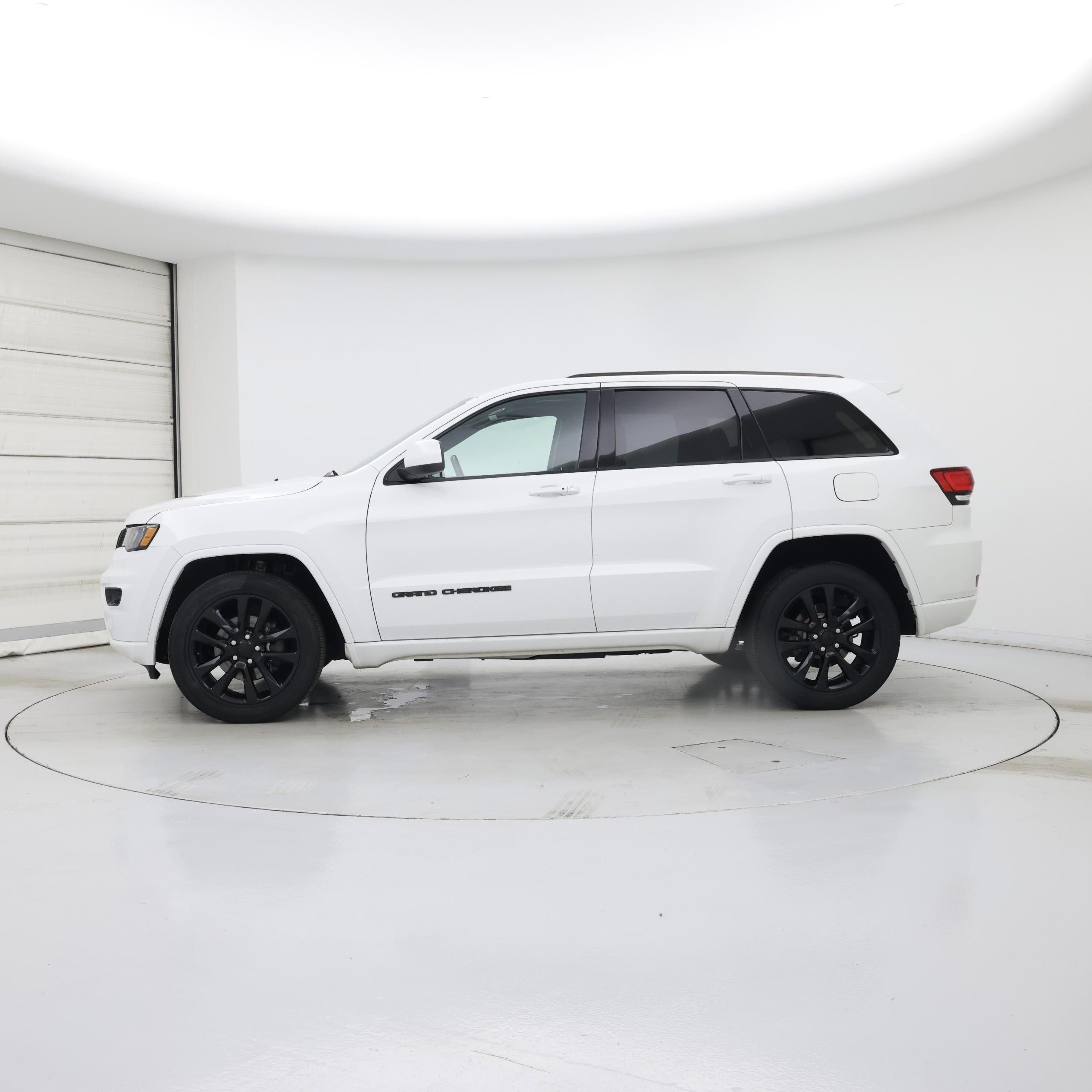 Thumbnail: 2020 Jeep Grand Cherokee - 3