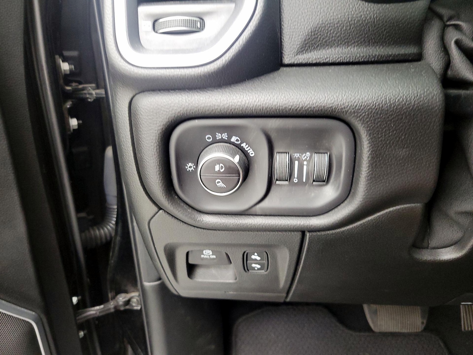 2019 RAM Ram 1500 Pickup Laramie - Photo 14