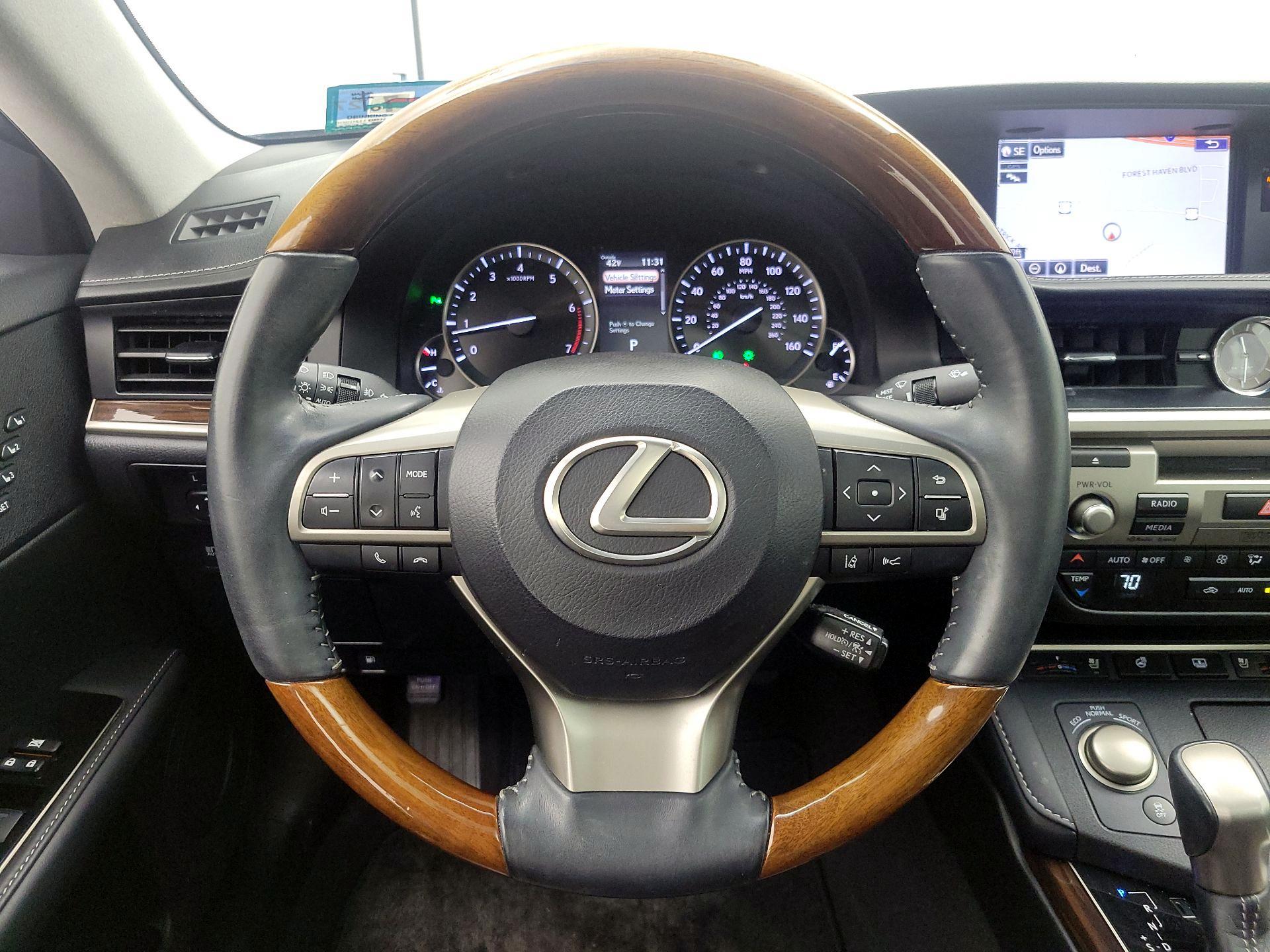 Thumbnail: 2016 Lexus ES - 10