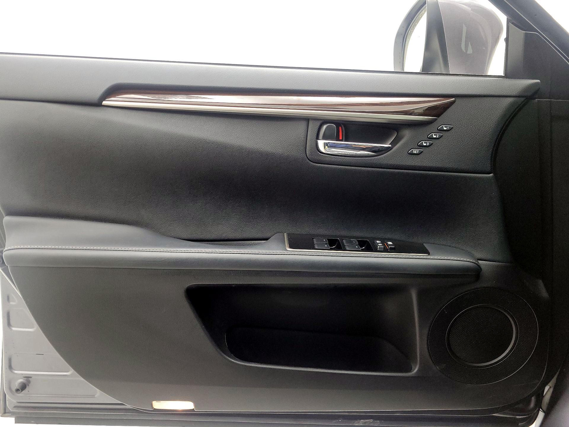 Thumbnail: 2016 Lexus ES - 12