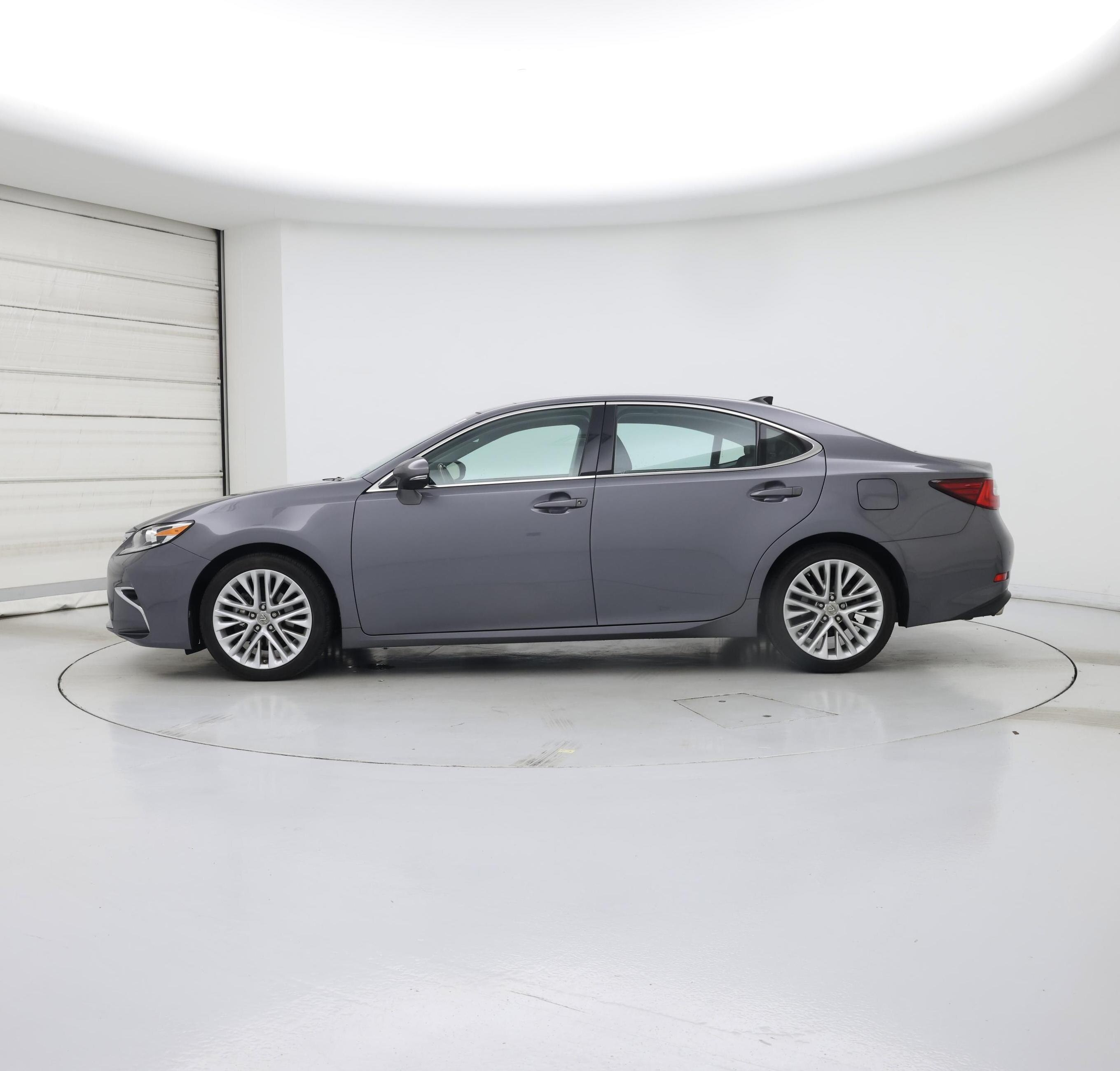 Thumbnail: 2016 Lexus ES - 3